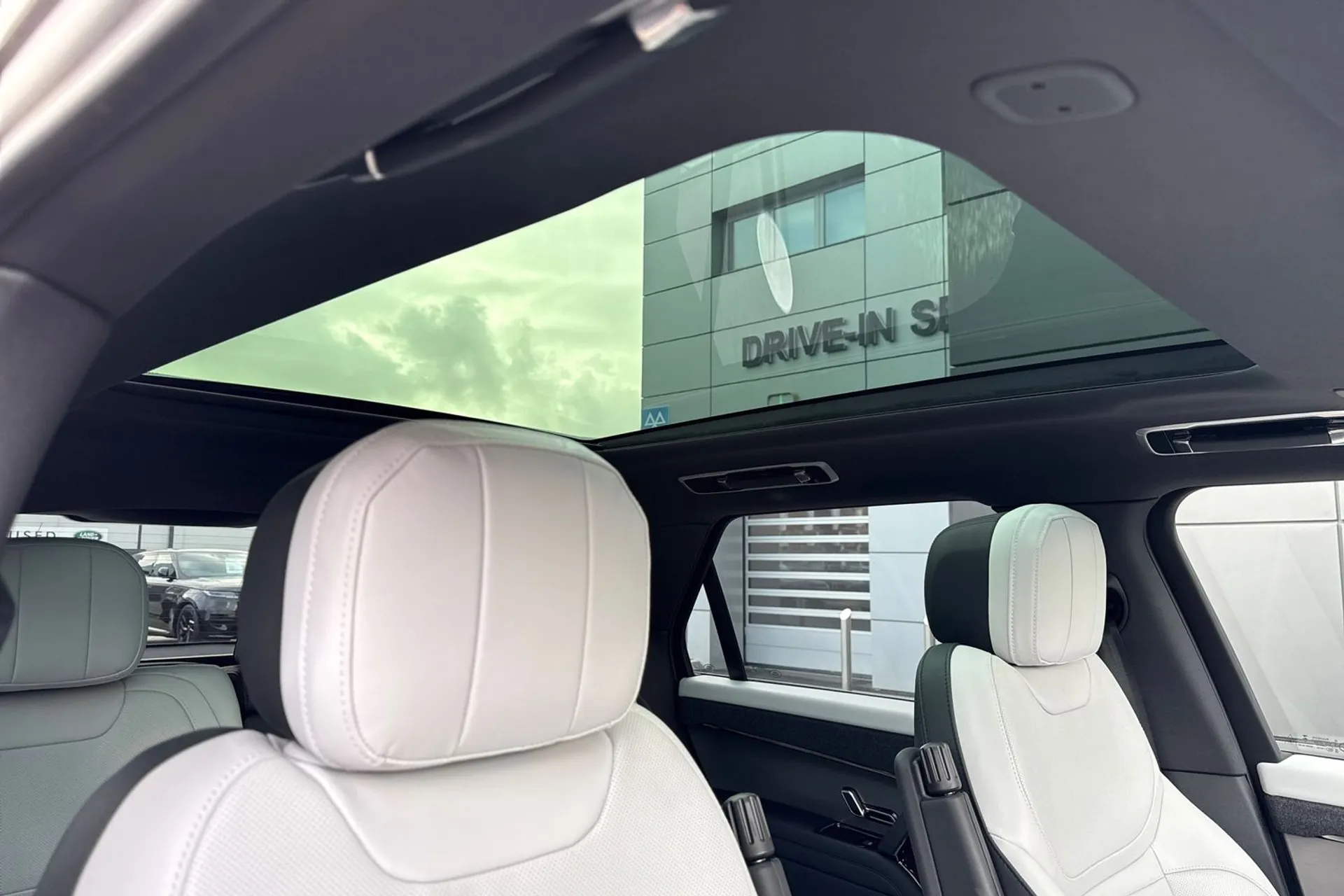 LAND ROVER RANGE ROVER SPORT thumbnail image number 10