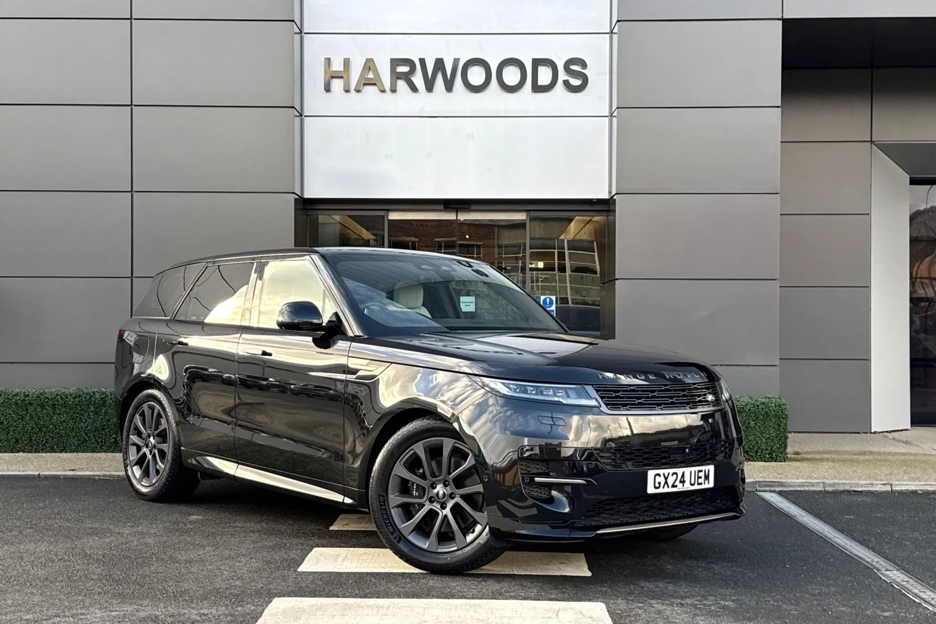 LAND ROVER RANGE ROVER SPORT focused image