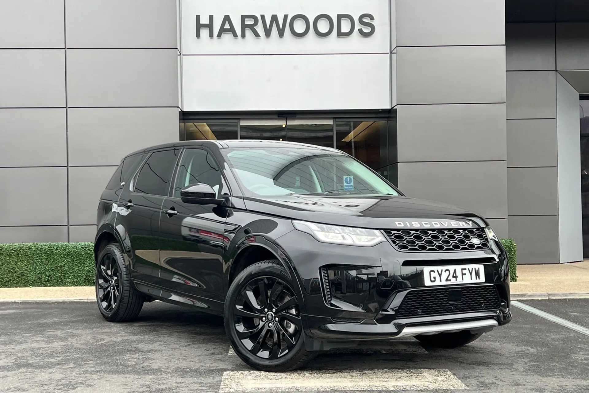 LAND ROVER DISCOVERY SPORT focused image