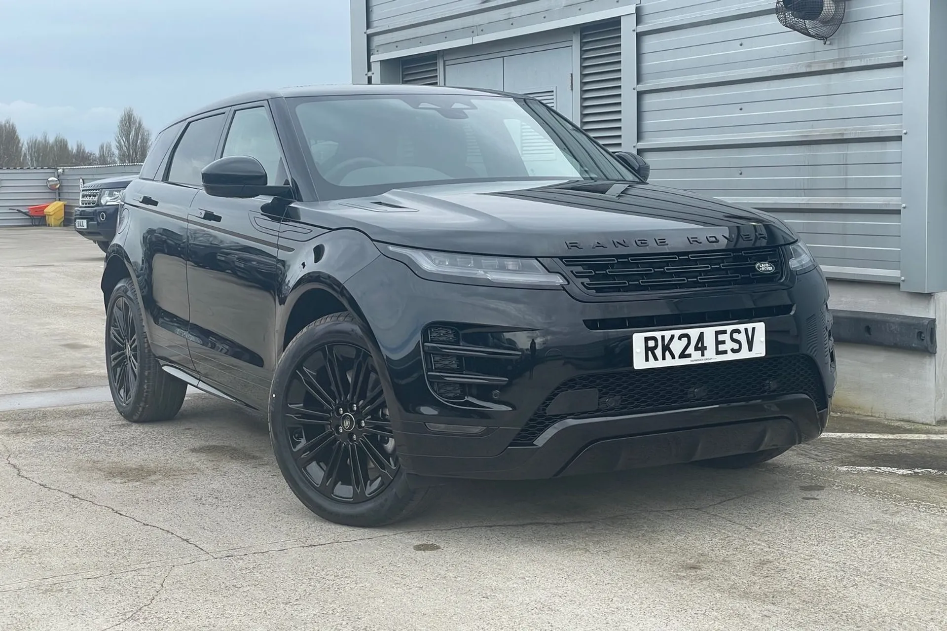 LAND ROVER RANGE ROVER EVOQUE focused image