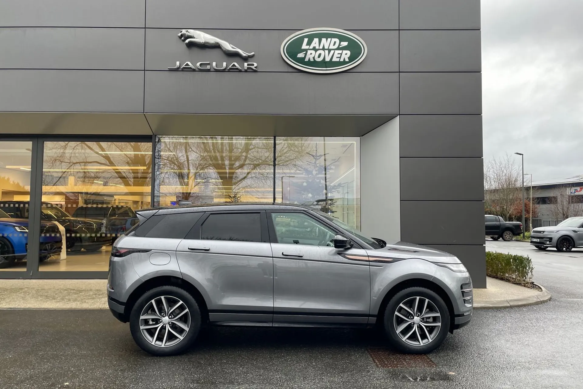 LAND ROVER RANGE ROVER EVOQUE thumbnail image number 2