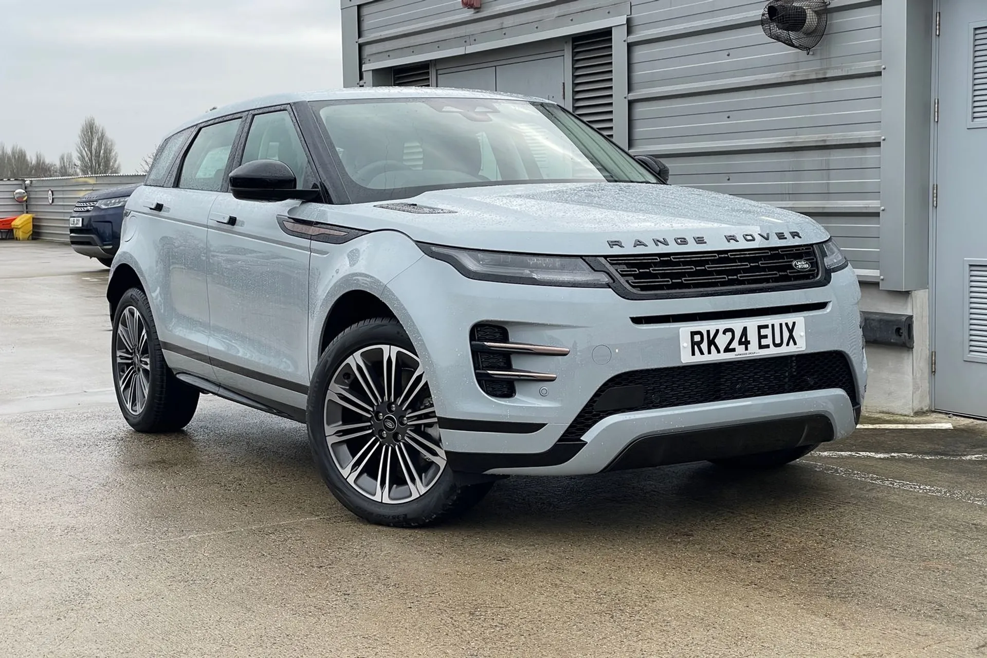 LAND ROVER RANGE ROVER EVOQUE focused image