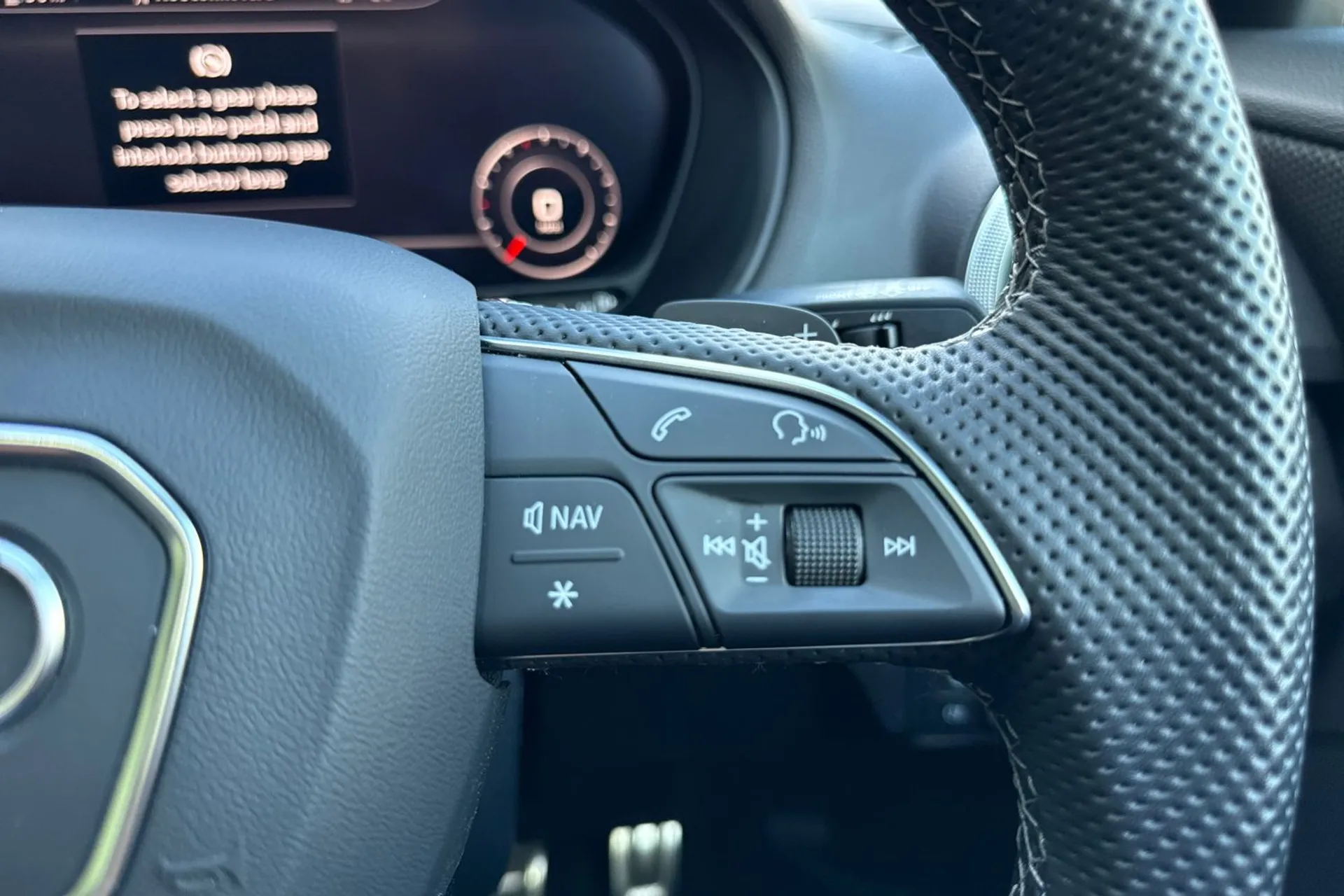 Audi Q2 thumbnail image number 32