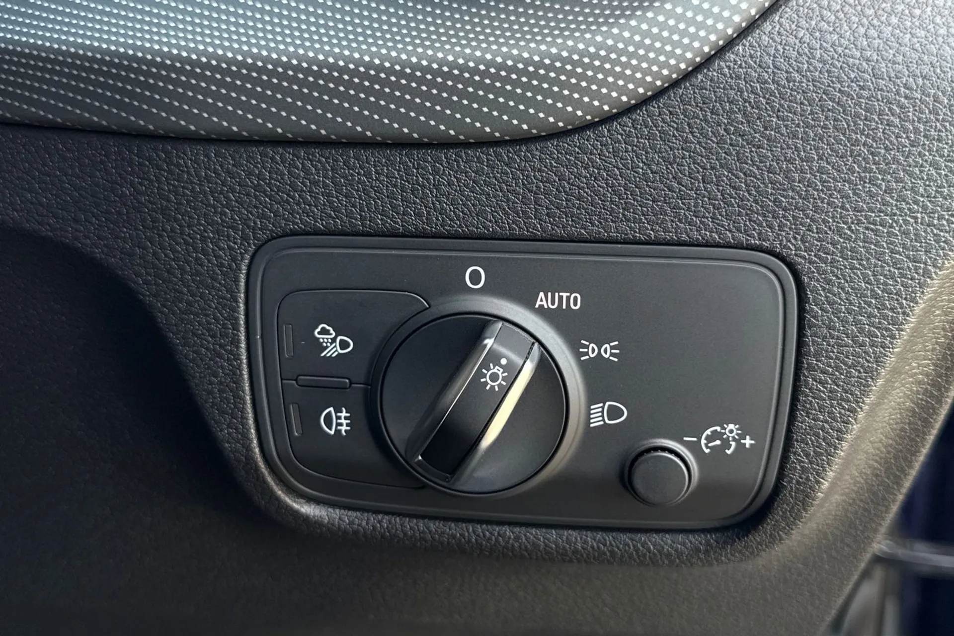 Audi Q2 thumbnail image number 59