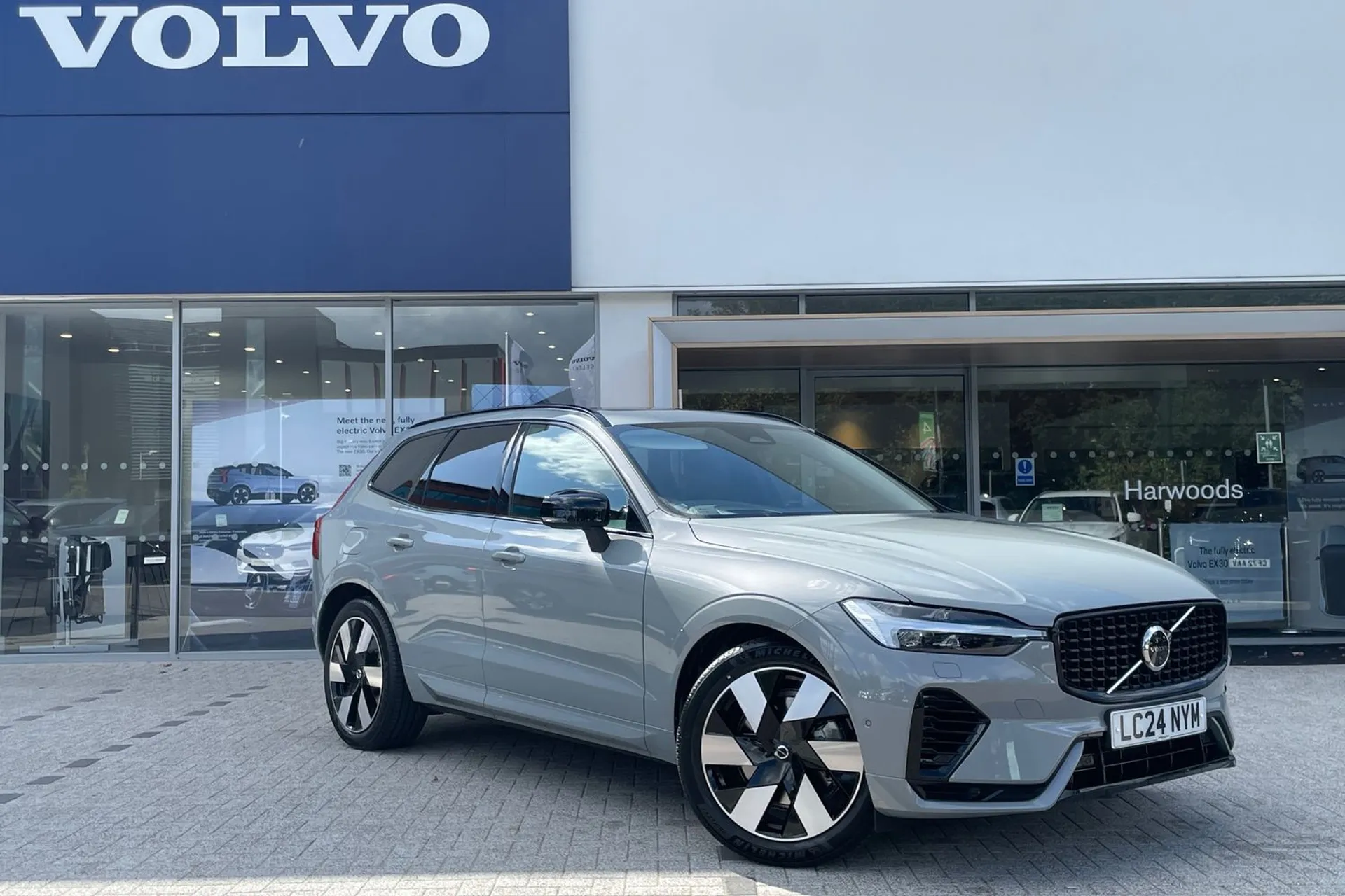 Volvo XC60 focused image