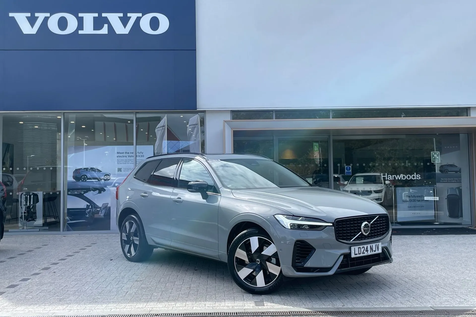 Volvo XC60 focused image