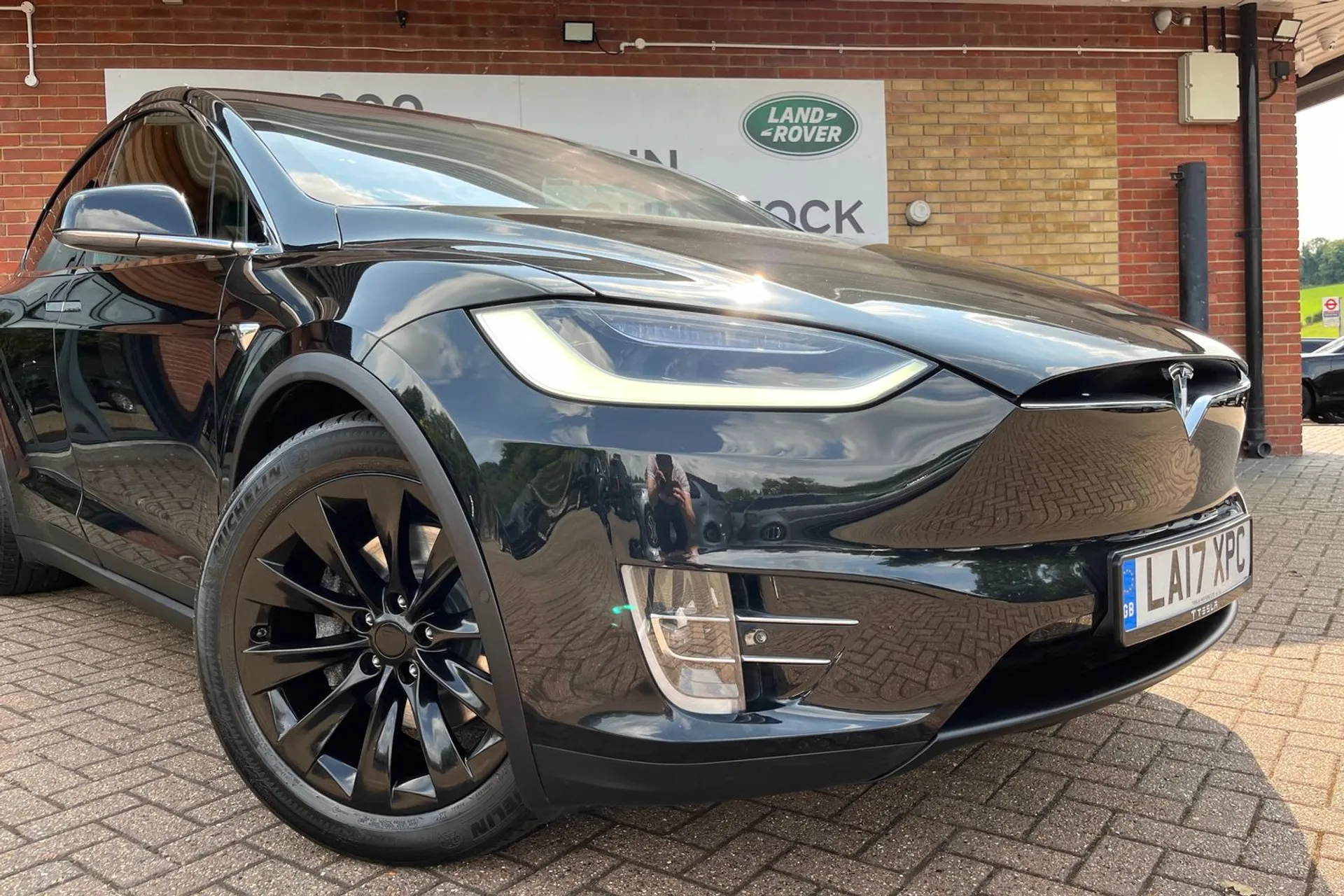 TESLA MODEL X thumbnail image number 18