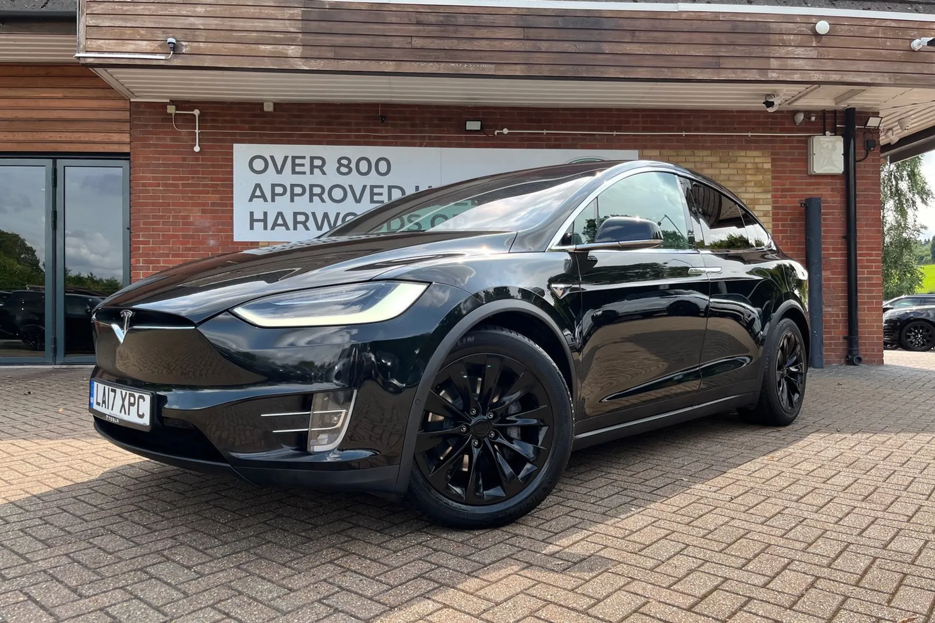 TESLA MODEL X thumbnail image number 15