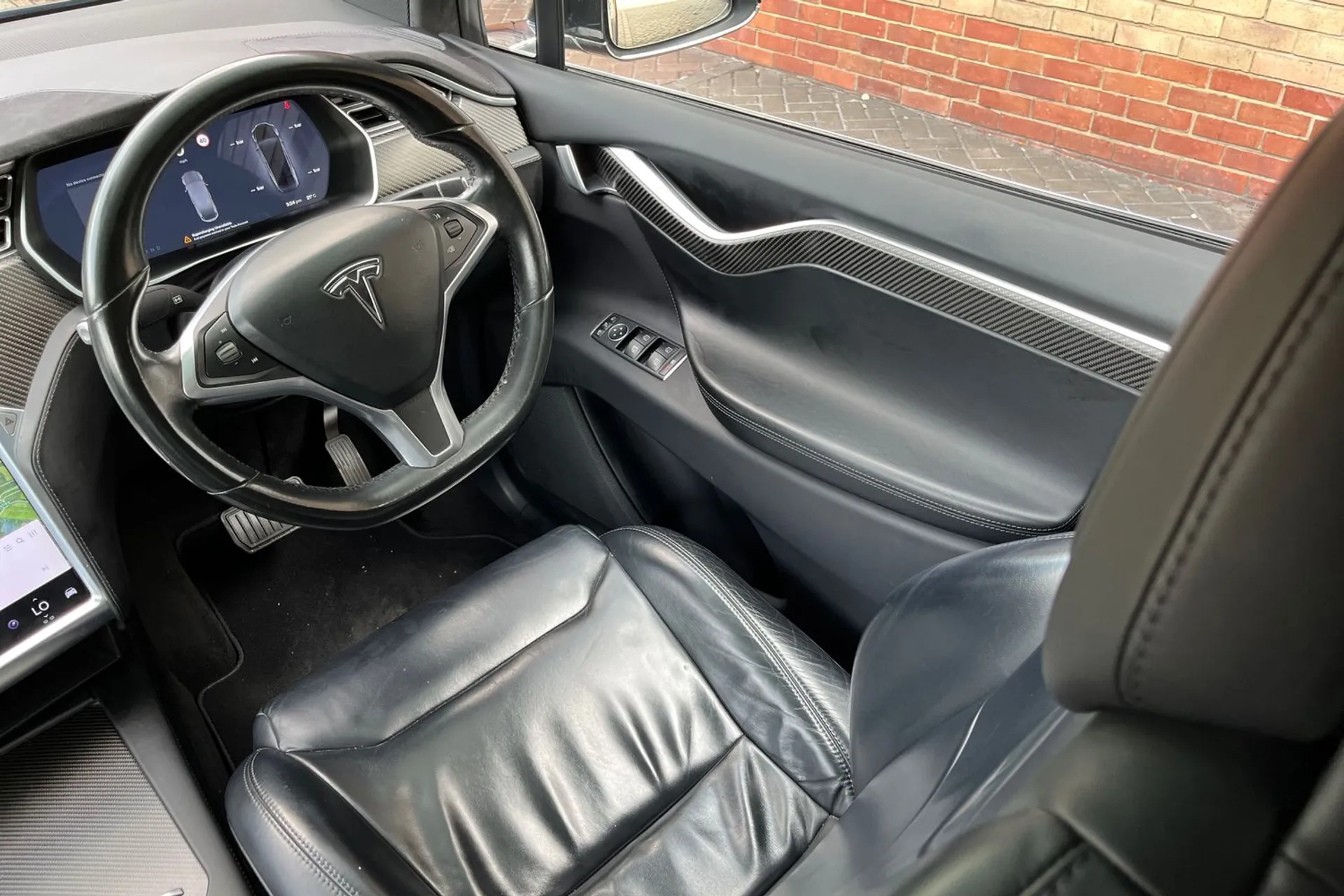 TESLA MODEL X thumbnail image number 24