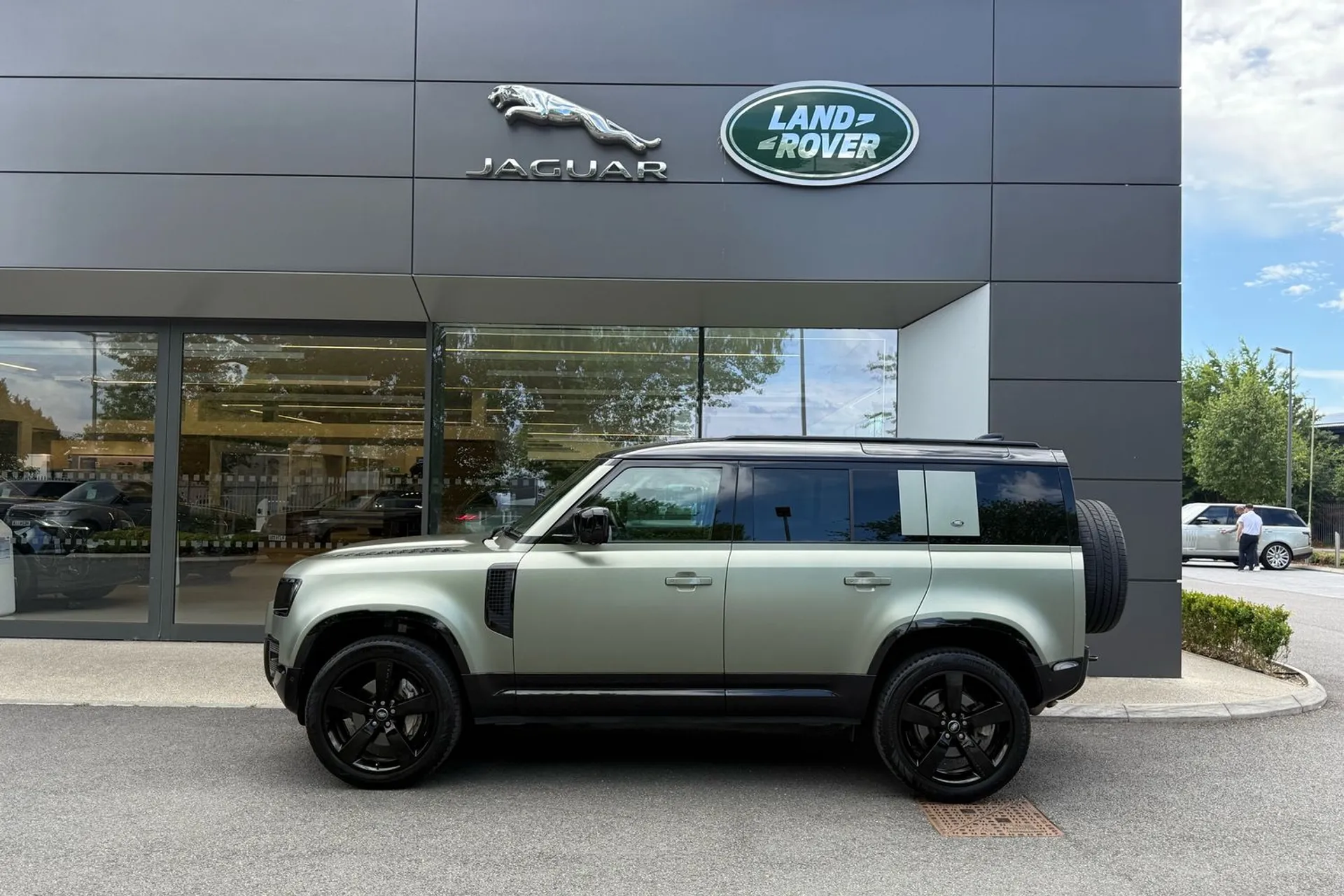 LAND ROVER DEFENDER thumbnail image number 27