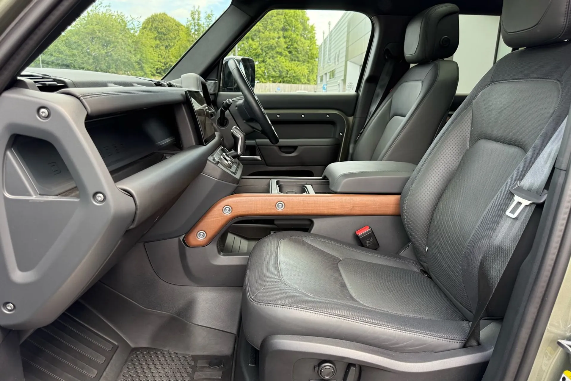LAND ROVER DEFENDER thumbnail image number 10