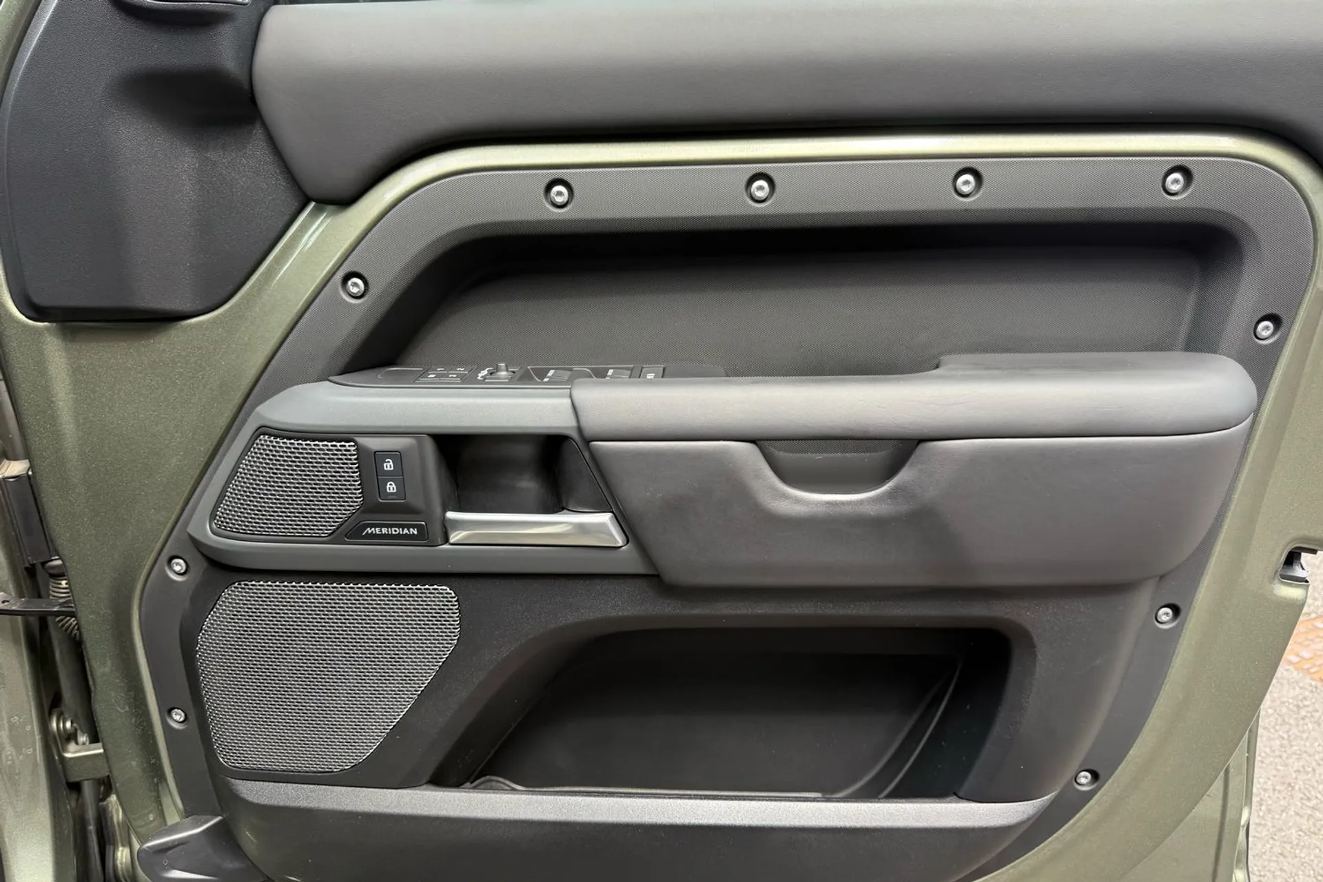 LAND ROVER DEFENDER thumbnail image number 56