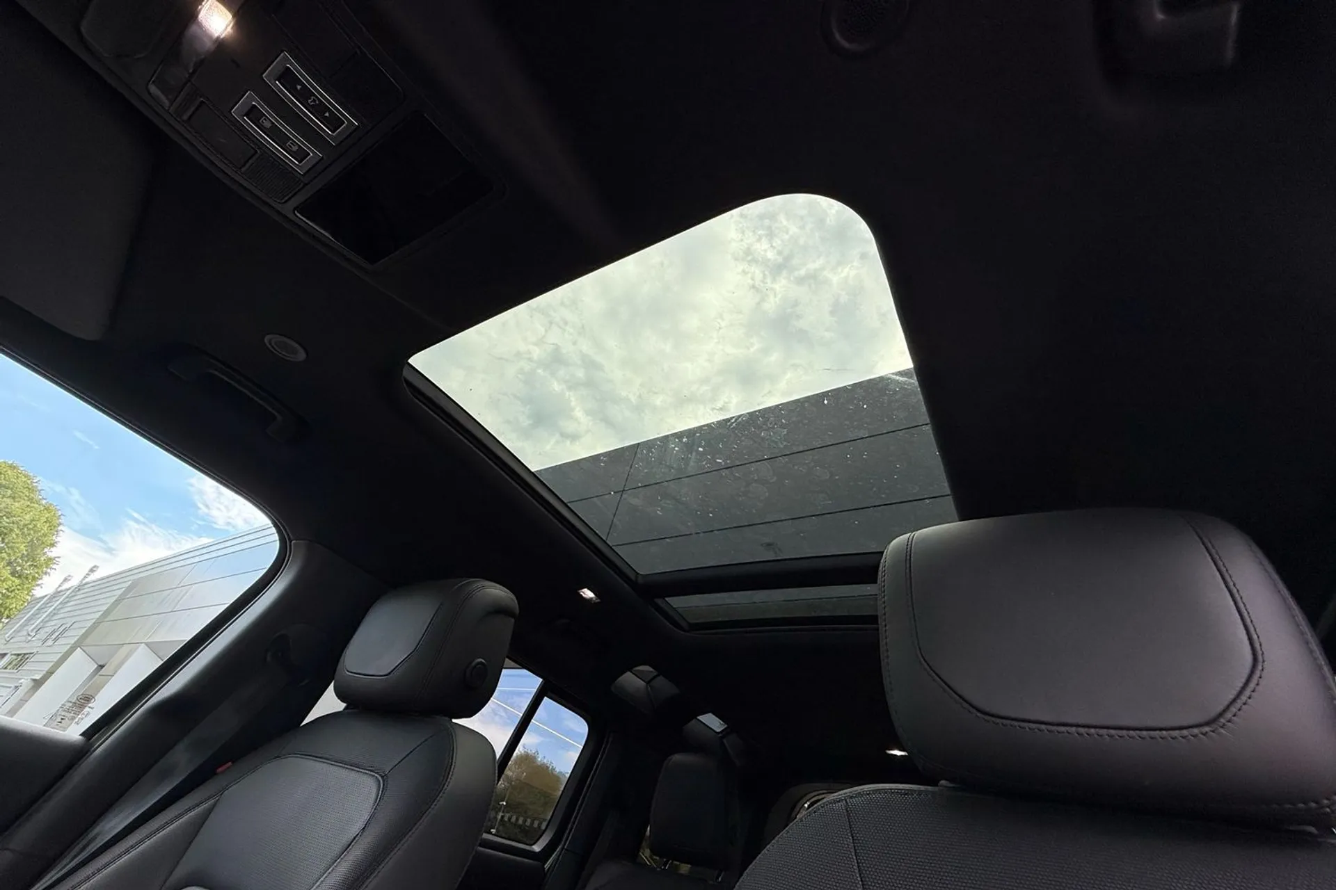LAND ROVER DEFENDER thumbnail image number 5