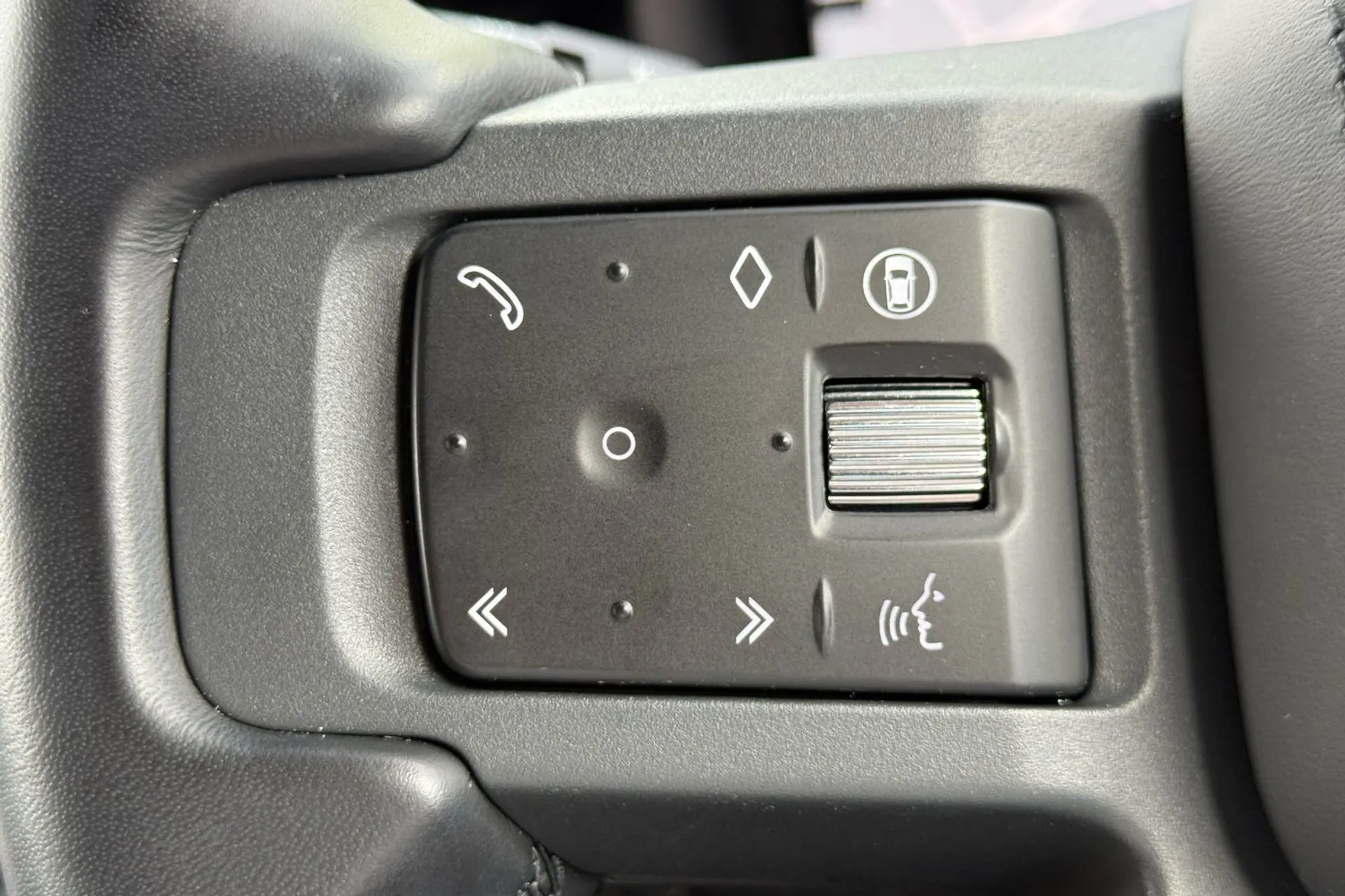 LAND ROVER DEFENDER thumbnail image number 26