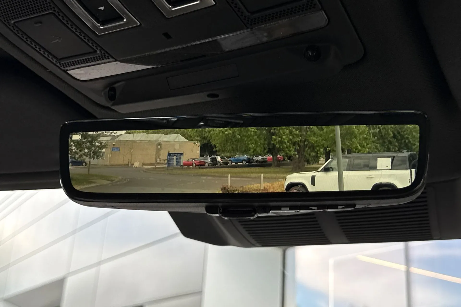LAND ROVER DEFENDER thumbnail image number 35
