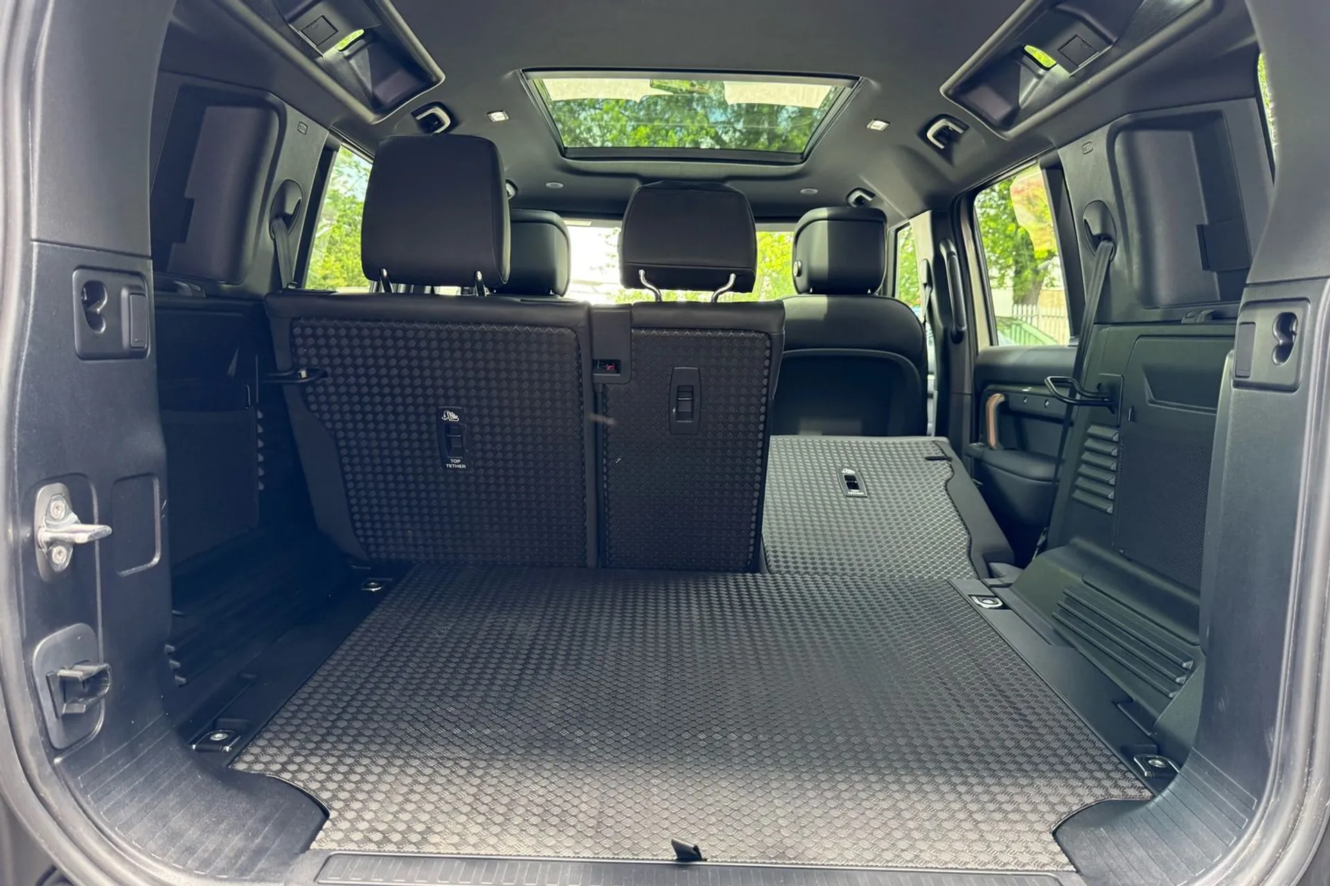 LAND ROVER DEFENDER thumbnail image number 47