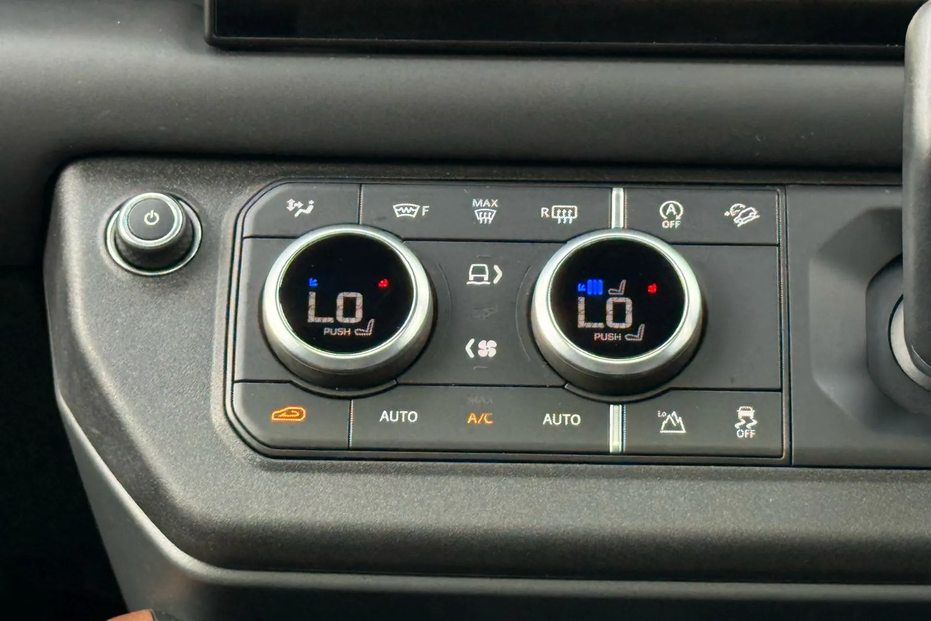 LAND ROVER DEFENDER thumbnail image number 16