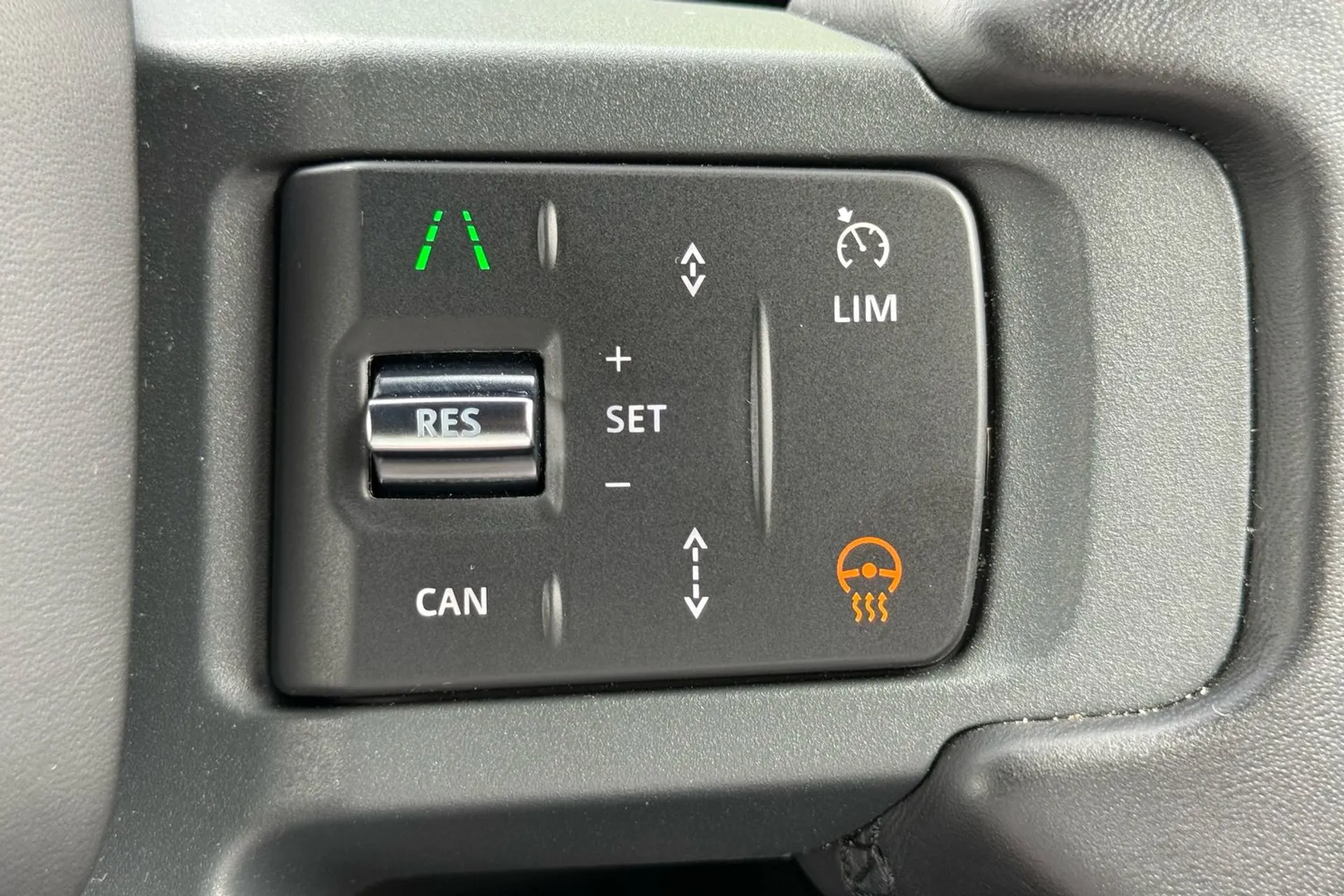 LAND ROVER DEFENDER thumbnail image number 28