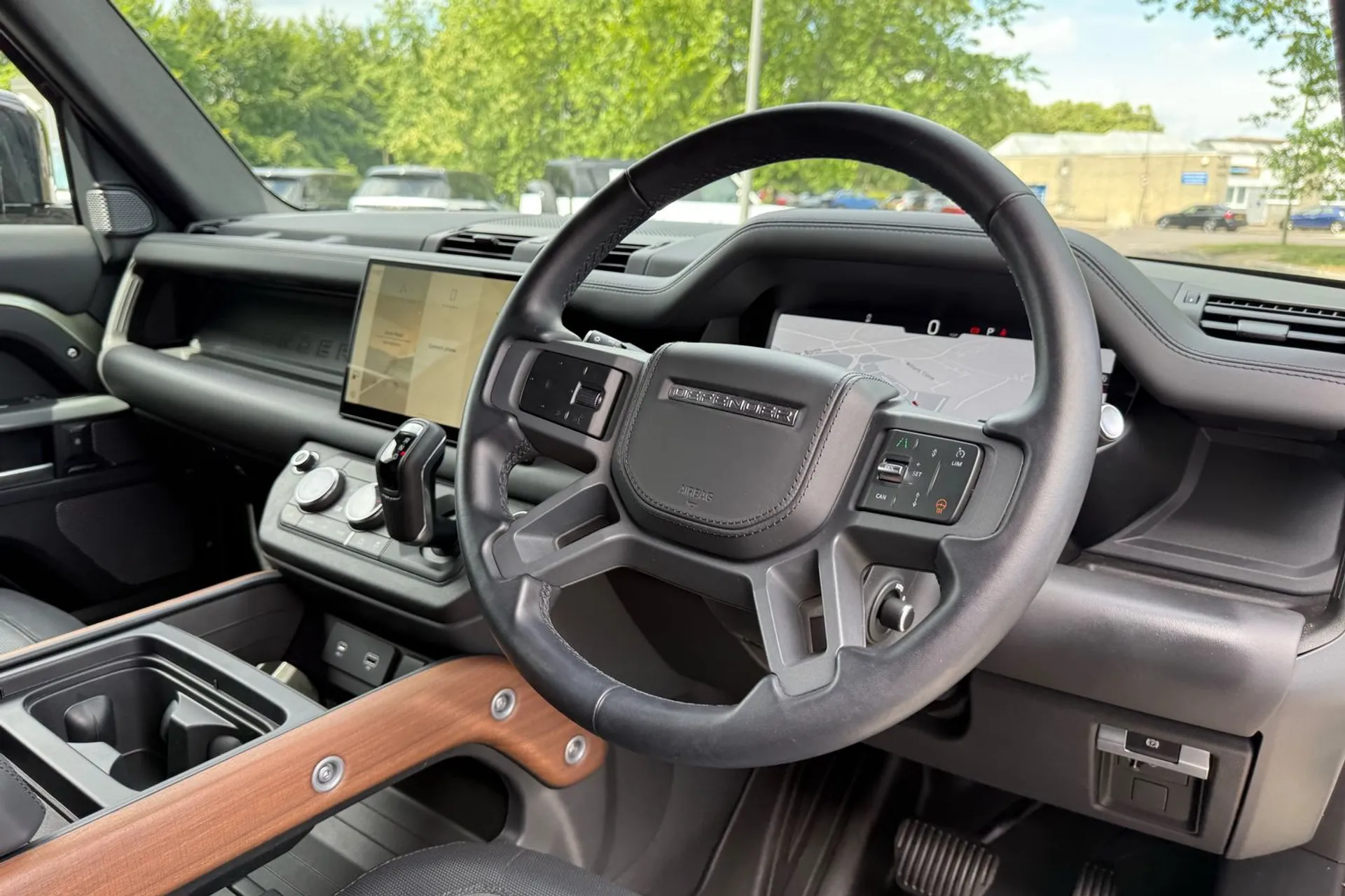 LAND ROVER DEFENDER thumbnail image number 32
