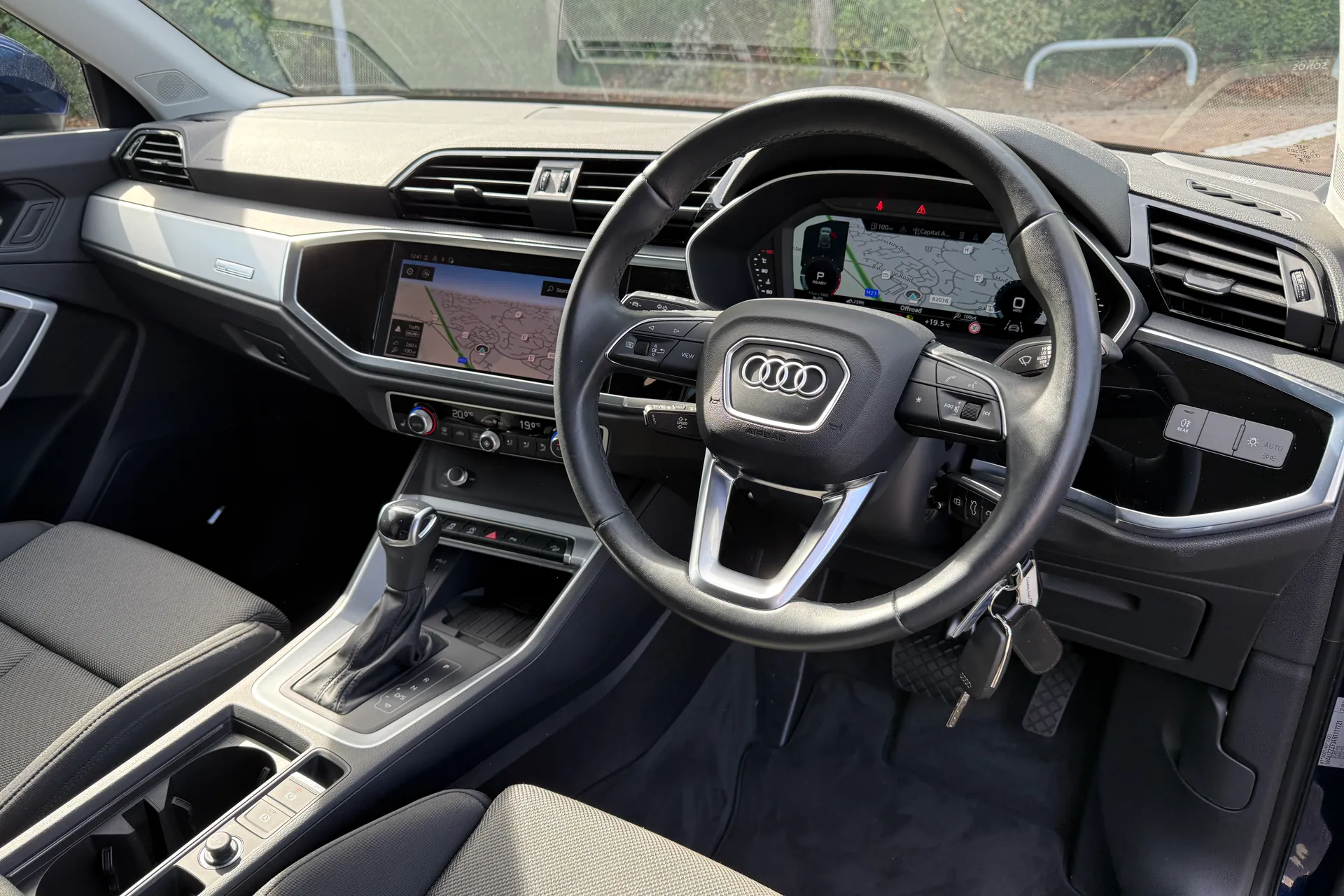 Audi Q3 thumbnail image number 22