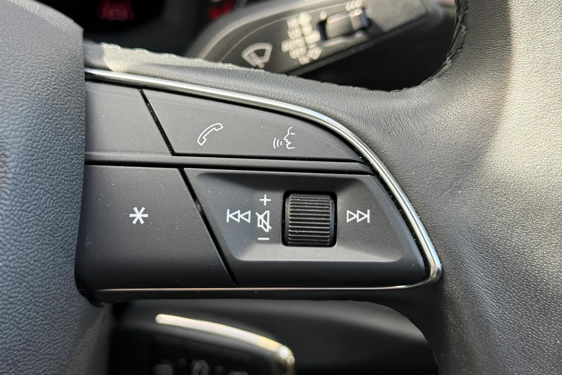 Audi Q3 thumbnail image number 18