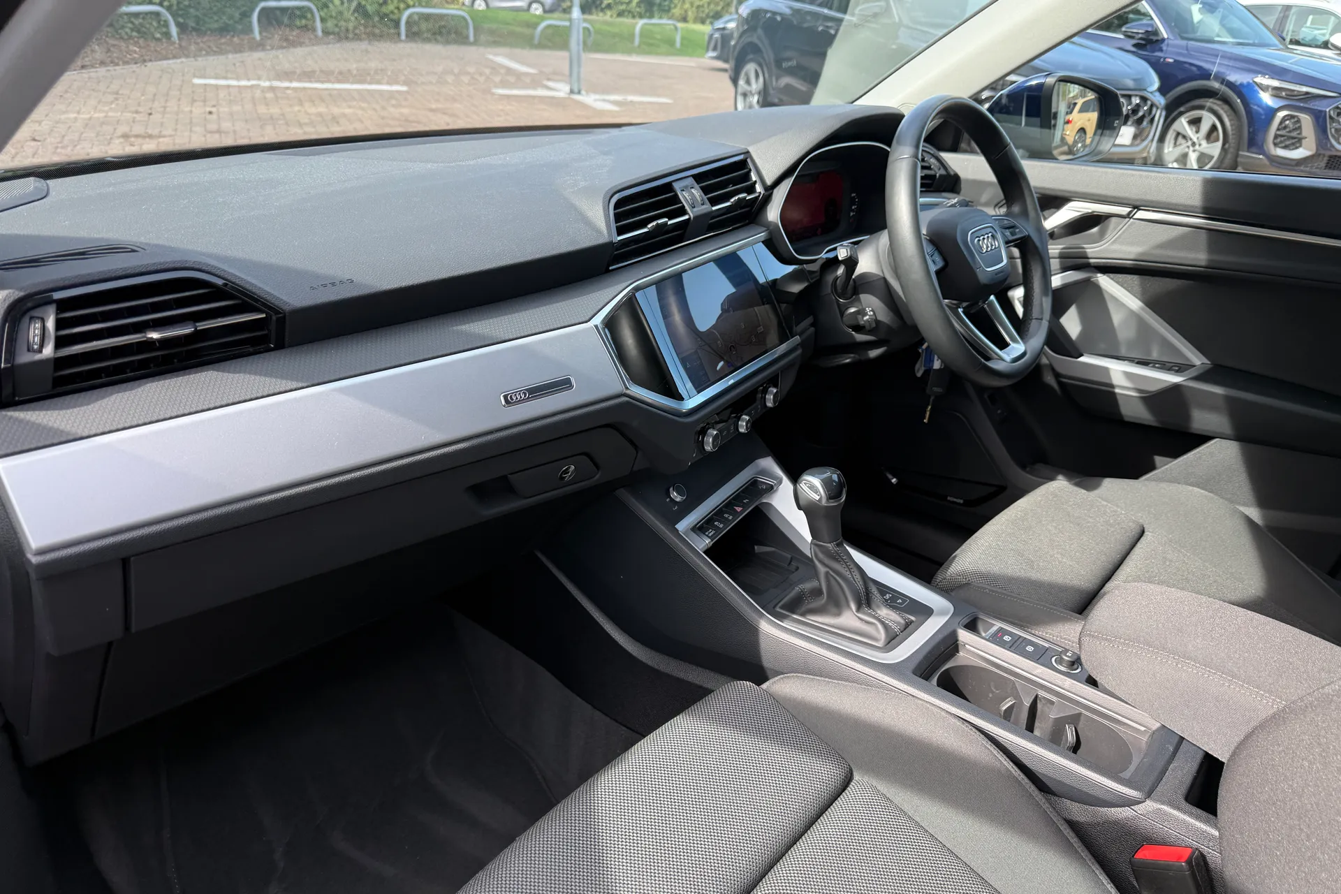 Audi Q3 thumbnail image number 46
