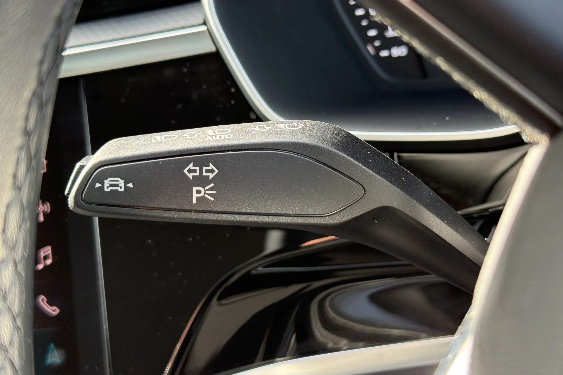 Audi Q3 thumbnail image number 11