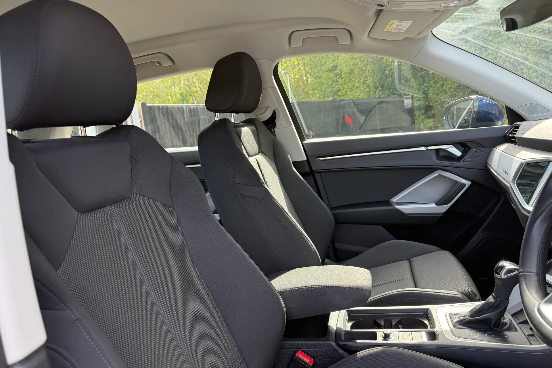 Audi Q3 thumbnail image number 23