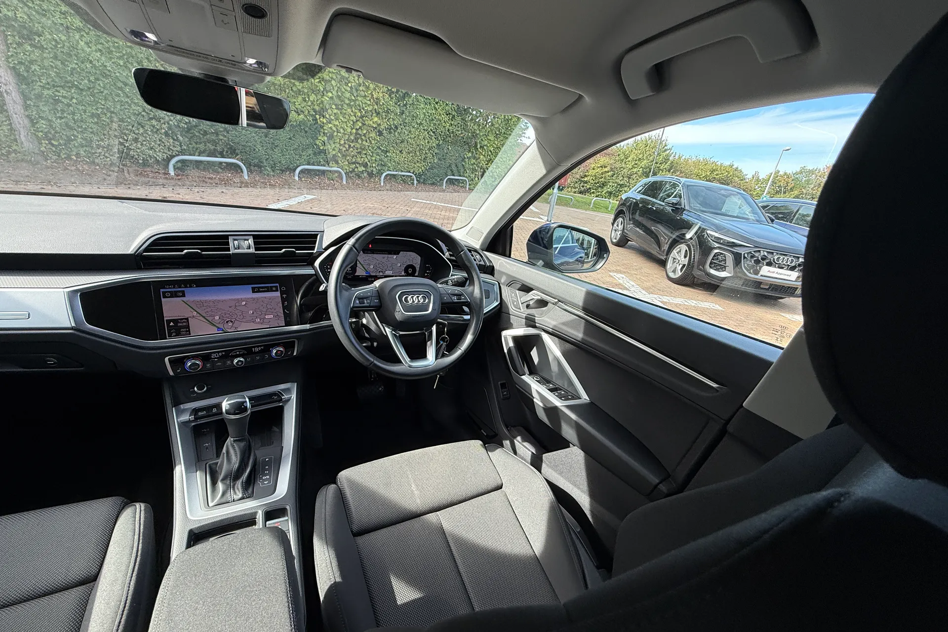 Audi Q3 thumbnail image number 33