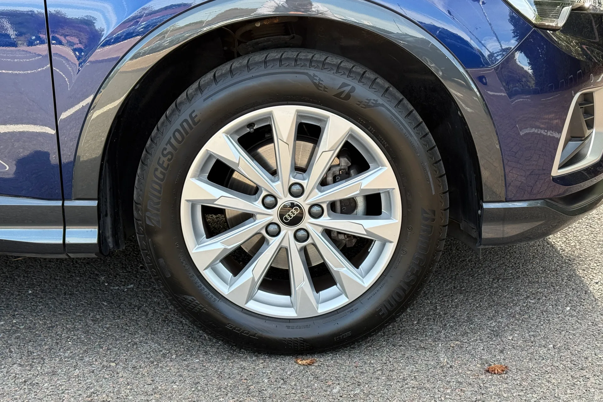 Audi Q3 thumbnail image number 25