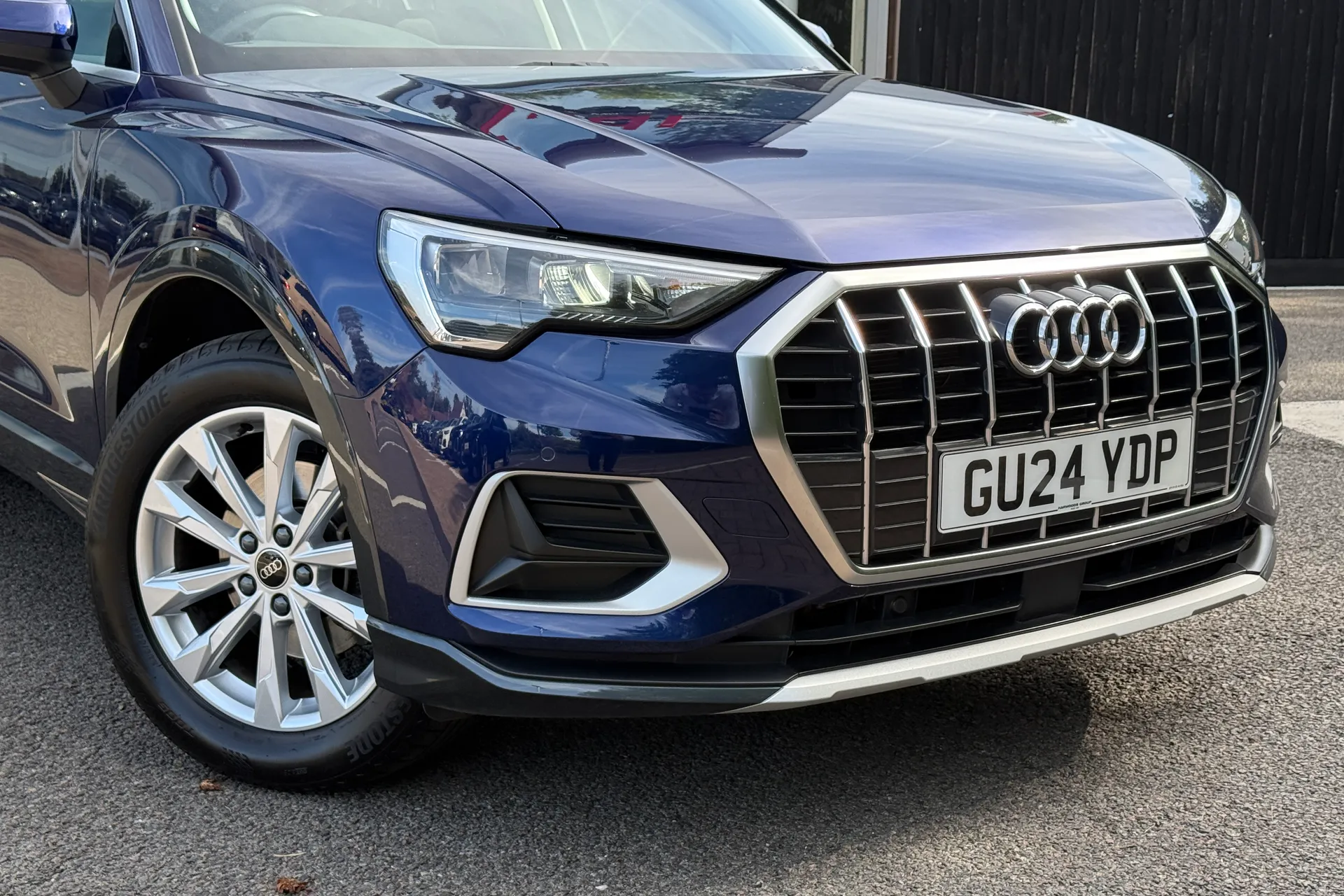 Audi Q3 thumbnail image number 2