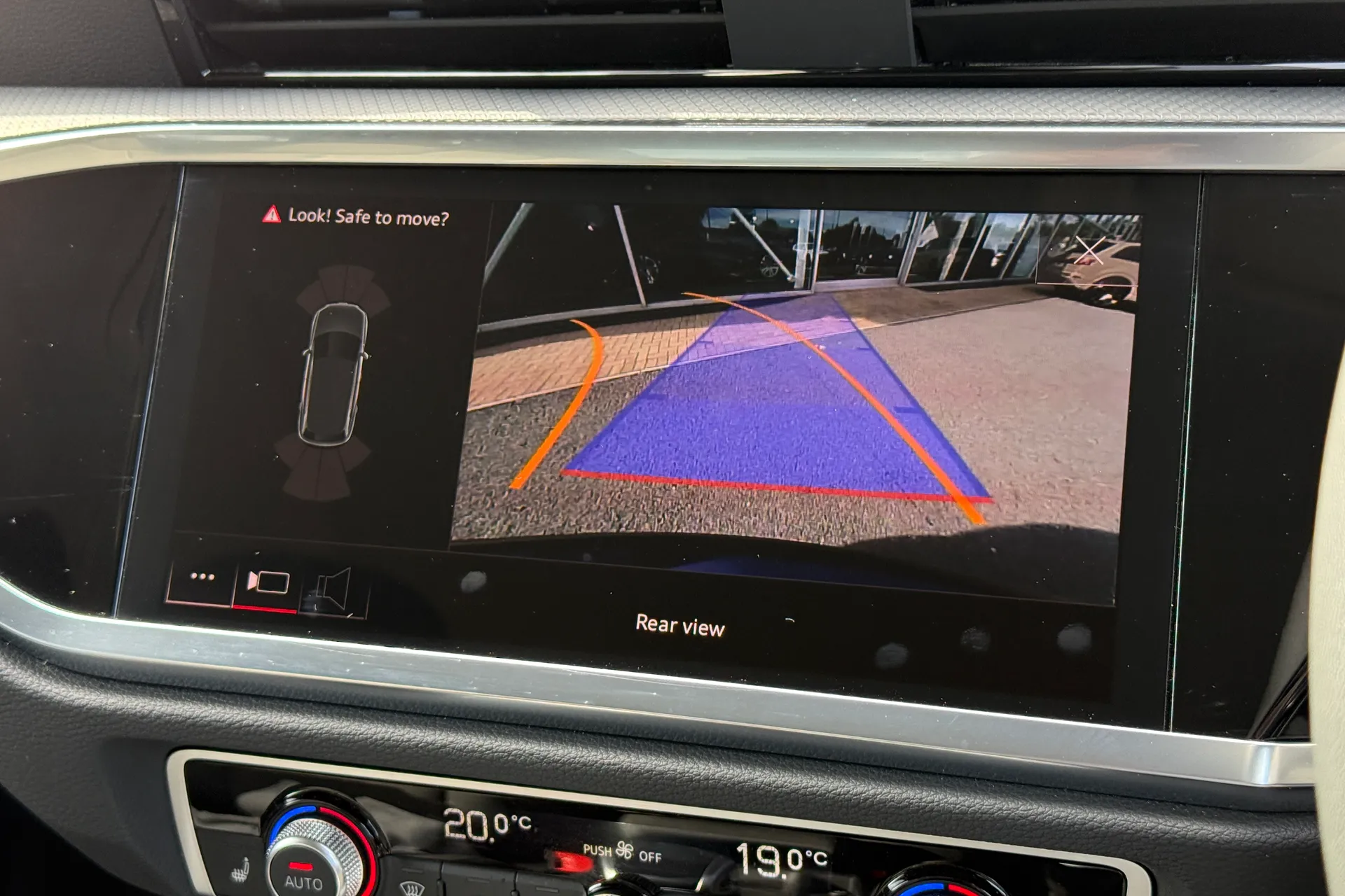 Audi Q3 thumbnail image number 8