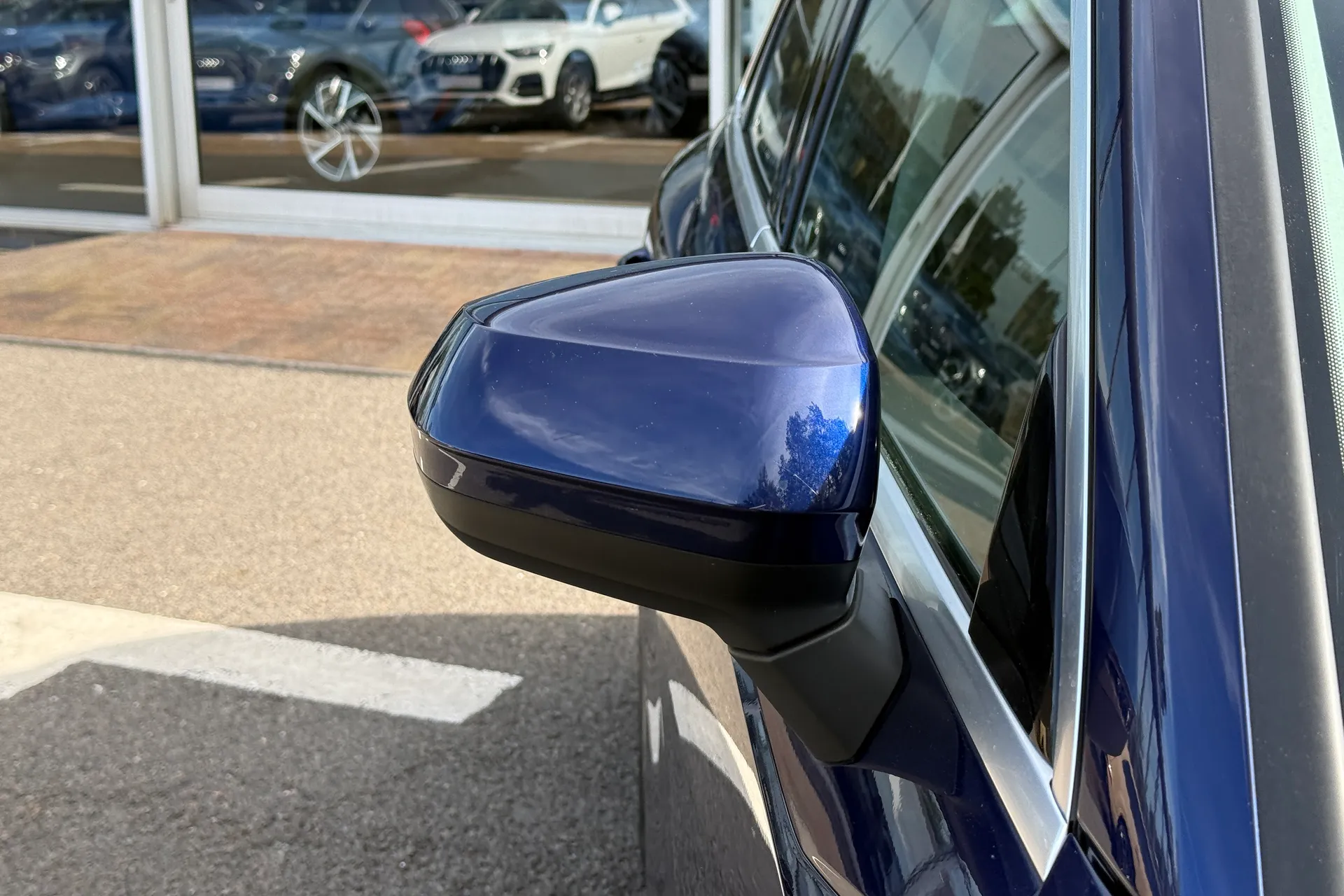 Audi Q3 thumbnail image number 3