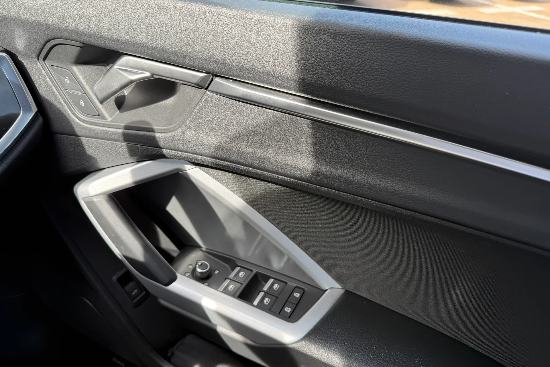 Audi Q3 thumbnail image number 14
