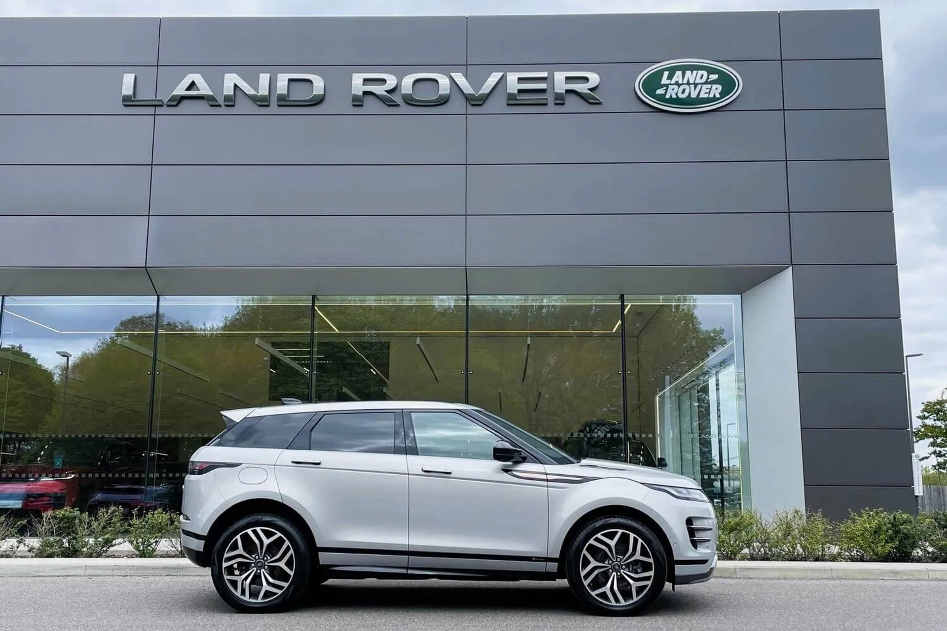 LAND ROVER RANGE ROVER EVOQUE thumbnail image number 2