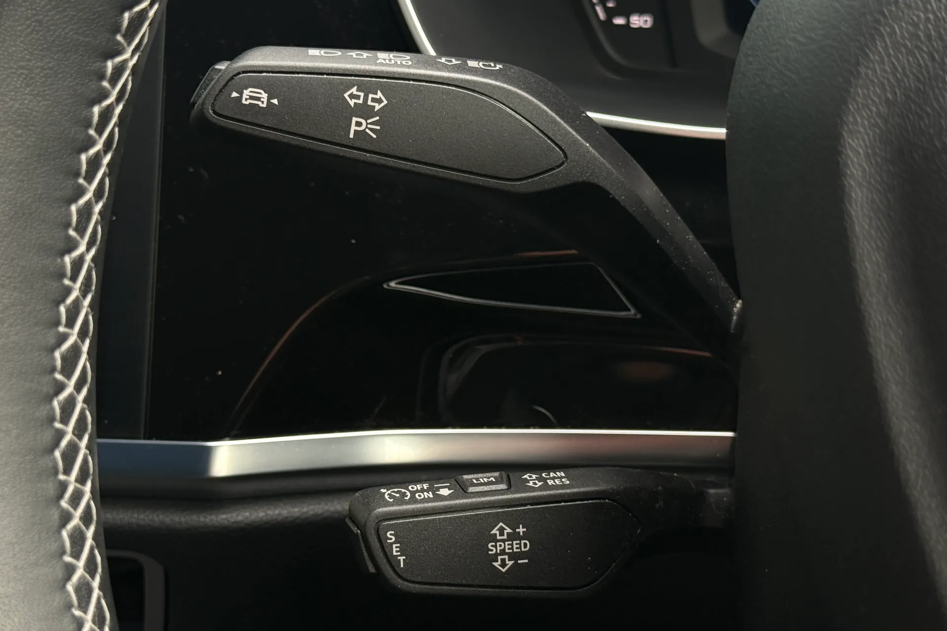 Audi Q3 thumbnail image number 14