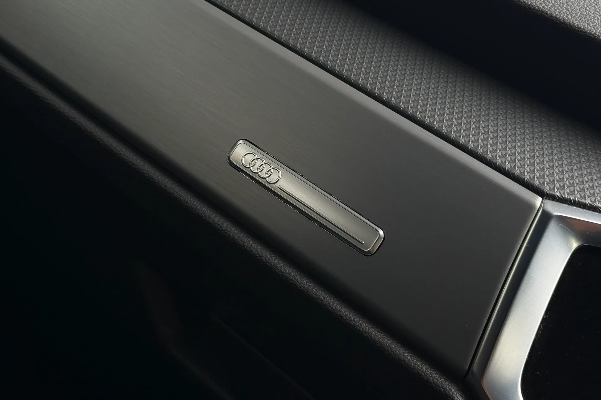 Audi Q3 thumbnail image number 25