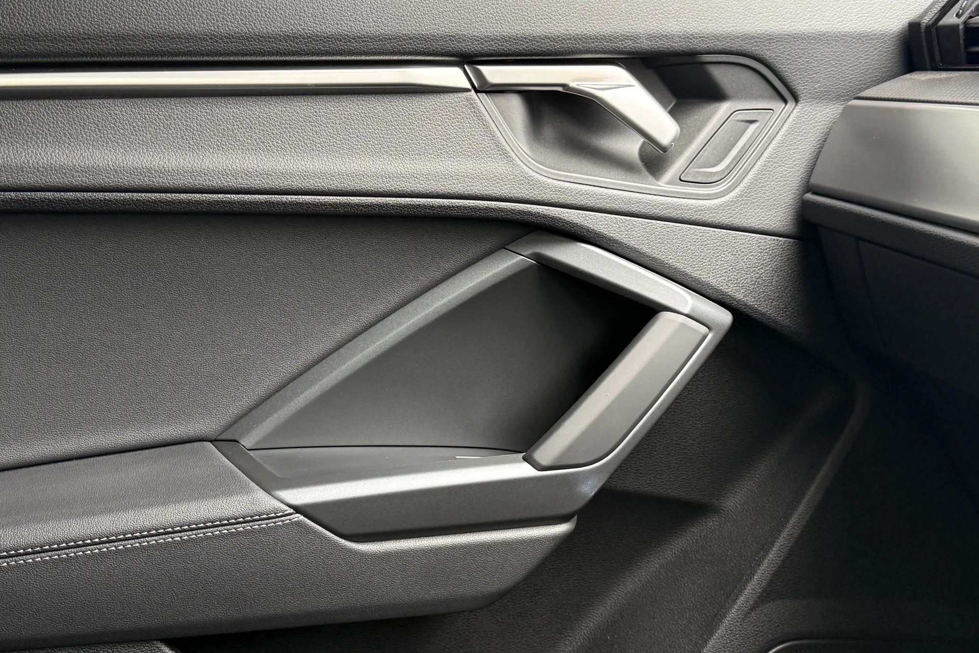 Audi Q3 thumbnail image number 27