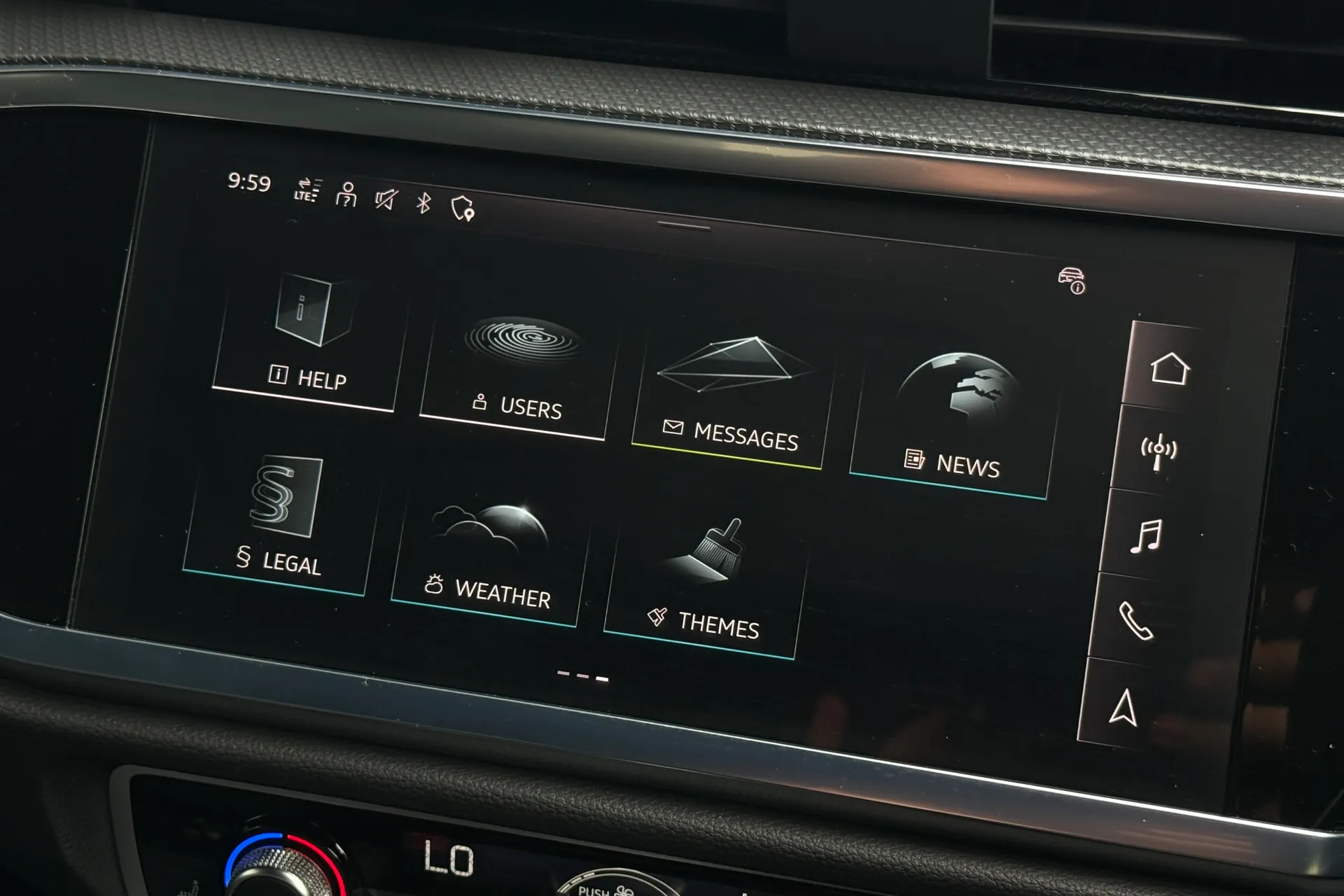 Audi Q3 thumbnail image number 16