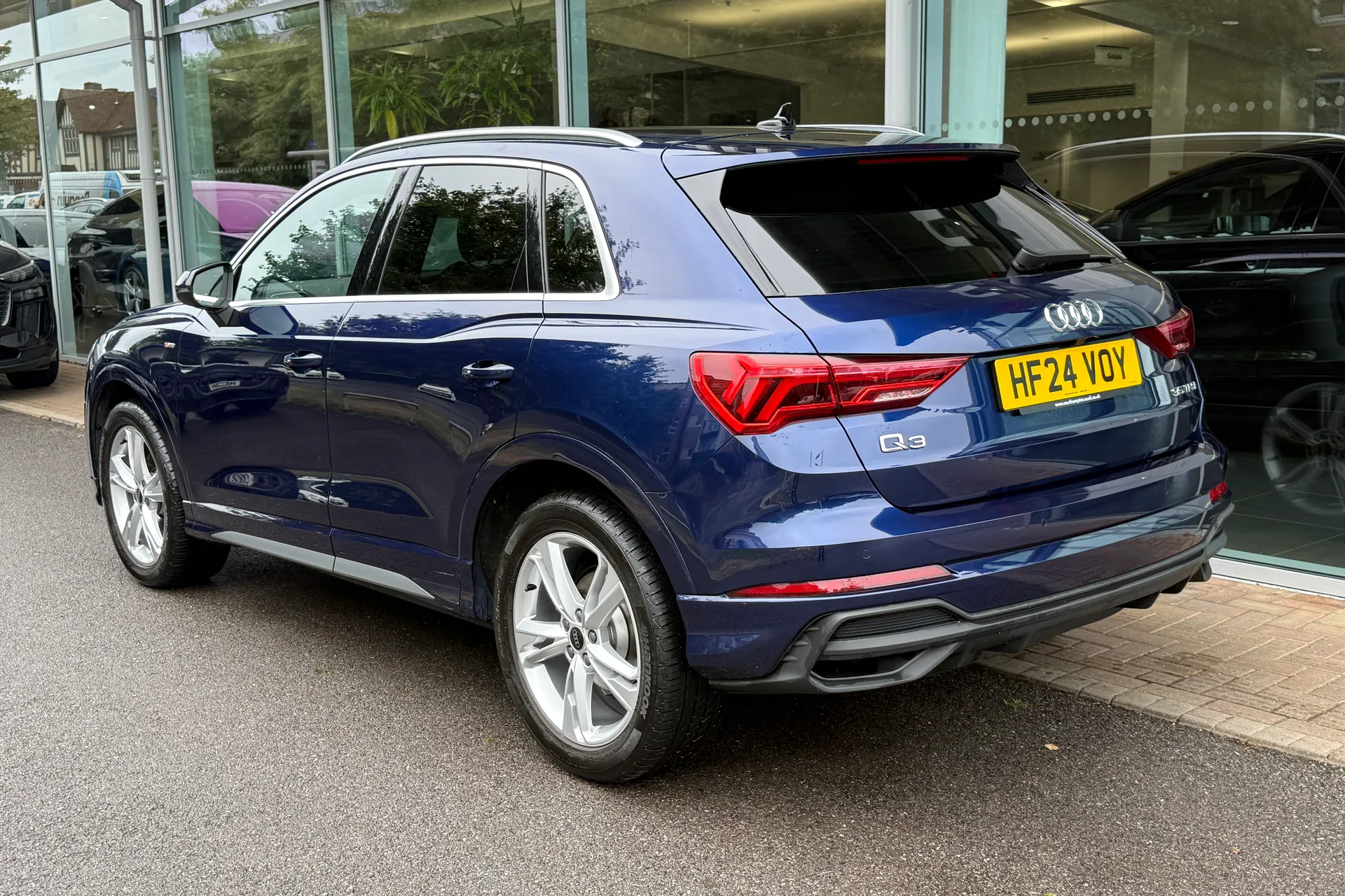 Audi Q3 thumbnail image number 3