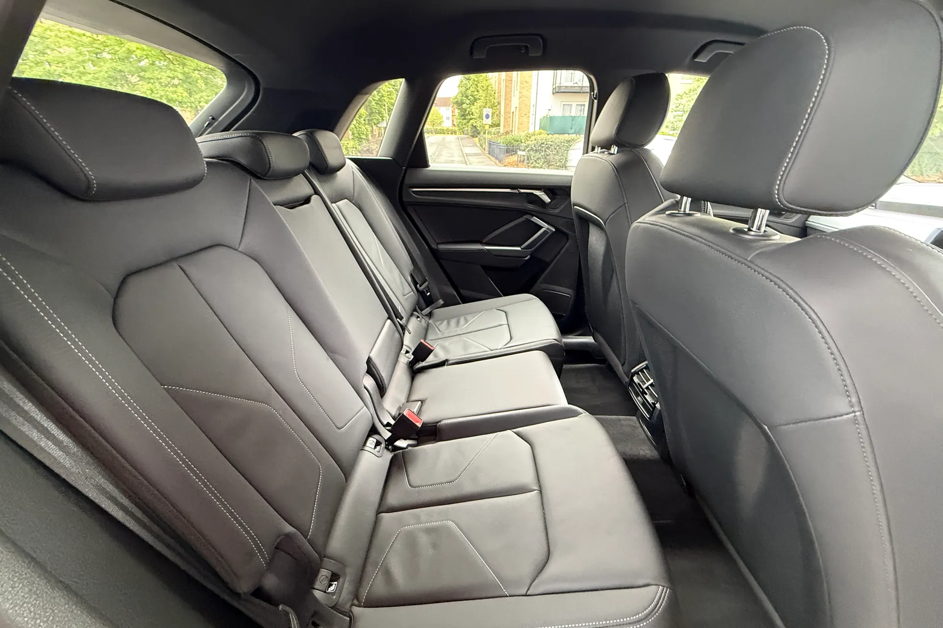 Audi Q3 thumbnail image number 39