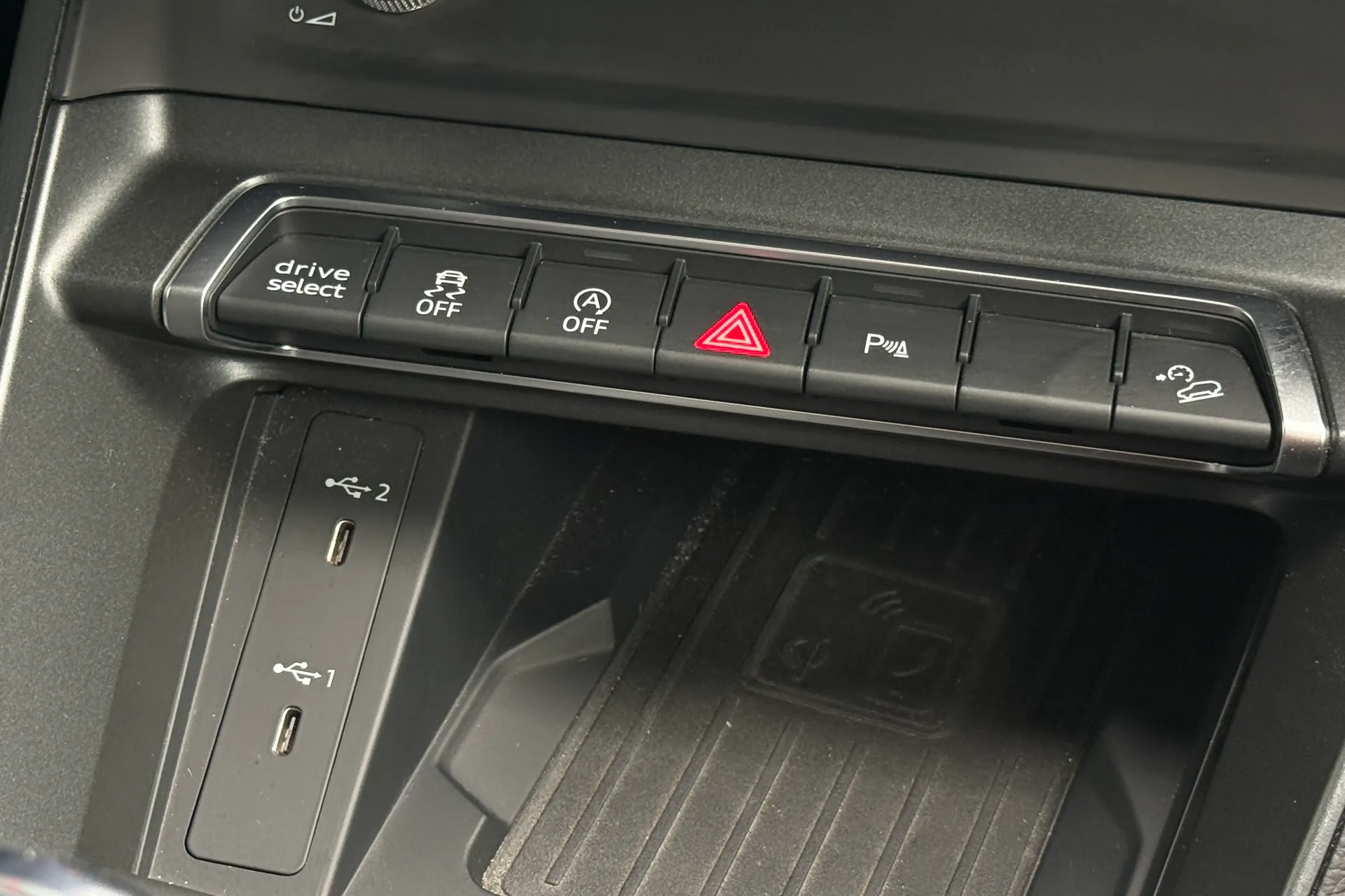 Audi Q3 thumbnail image number 22