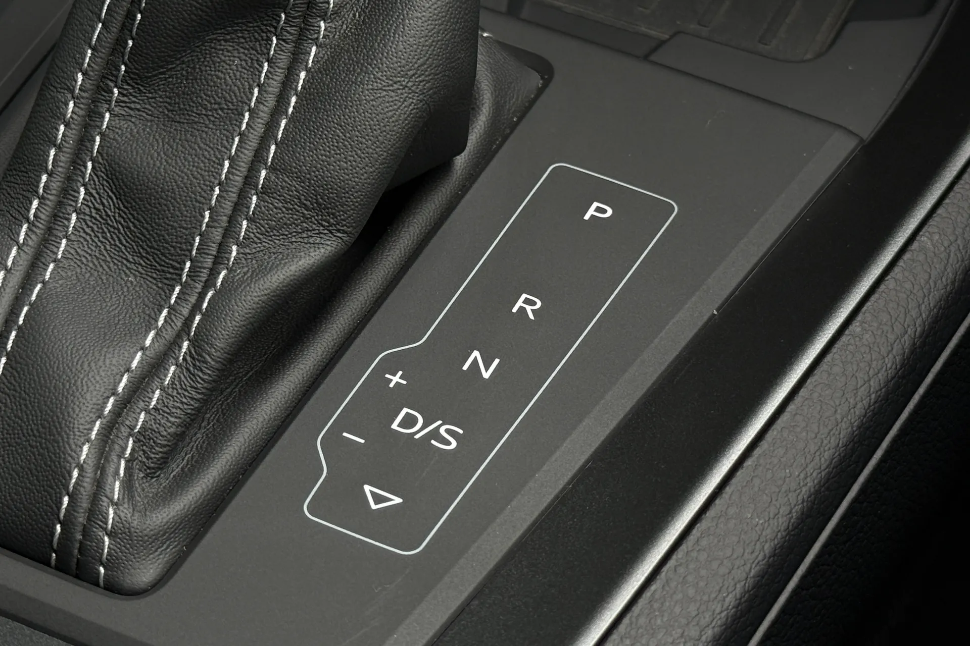 Audi Q3 thumbnail image number 23