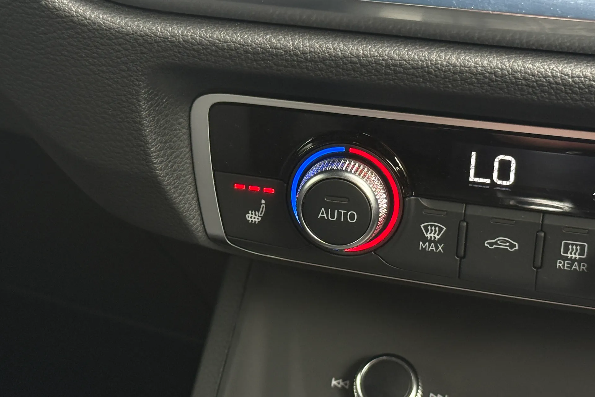 Audi Q3 thumbnail image number 20