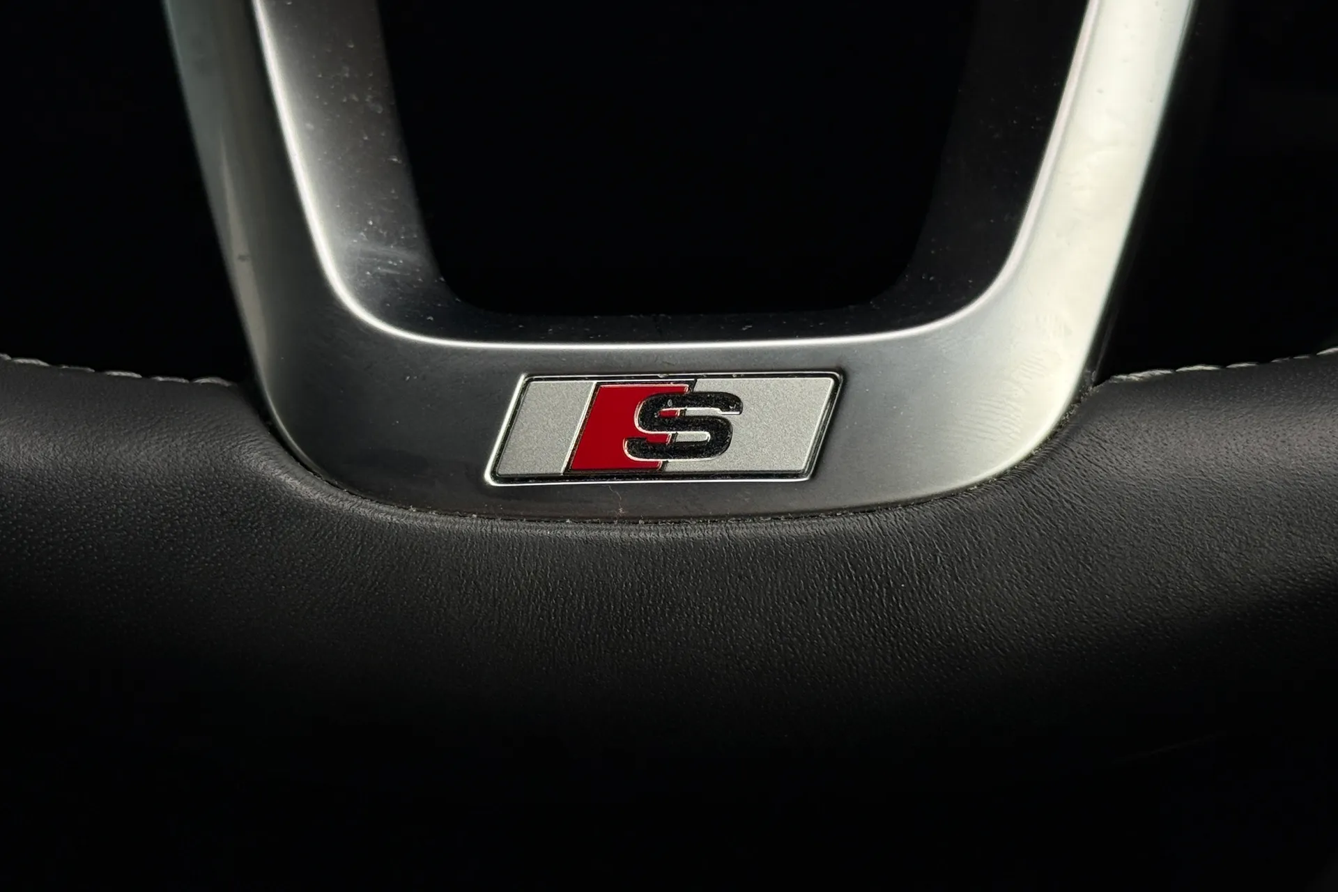 Audi Q3 thumbnail image number 12