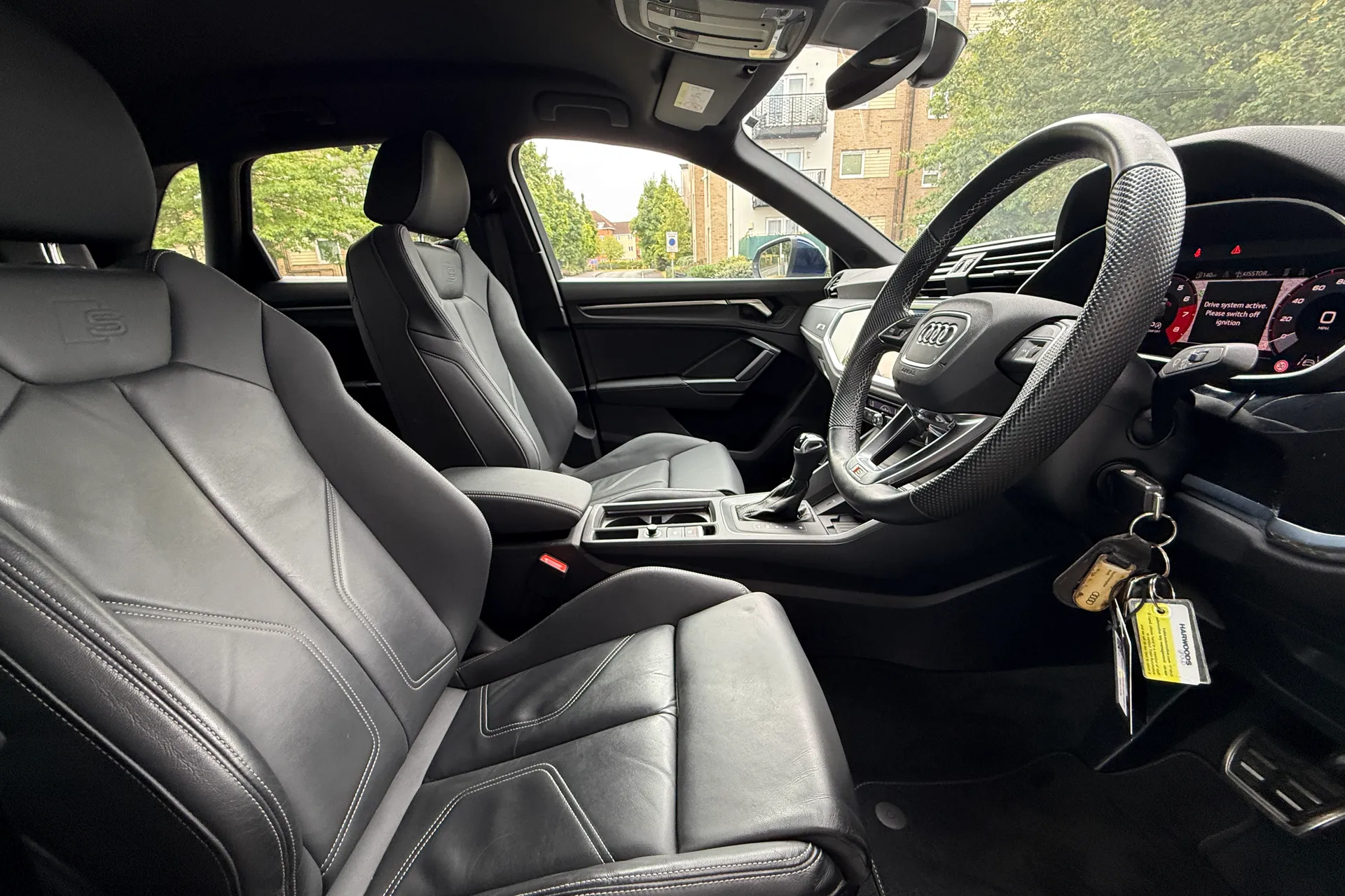 Audi Q3 thumbnail image number 32