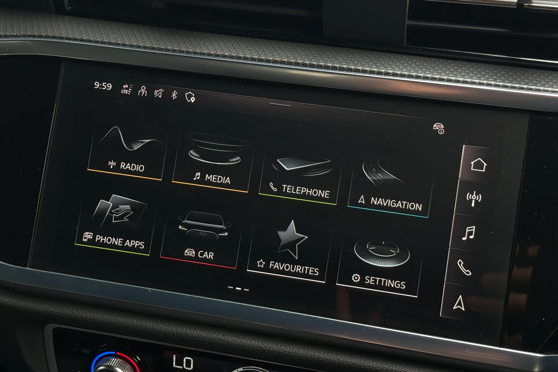 Audi Q3 thumbnail image number 15