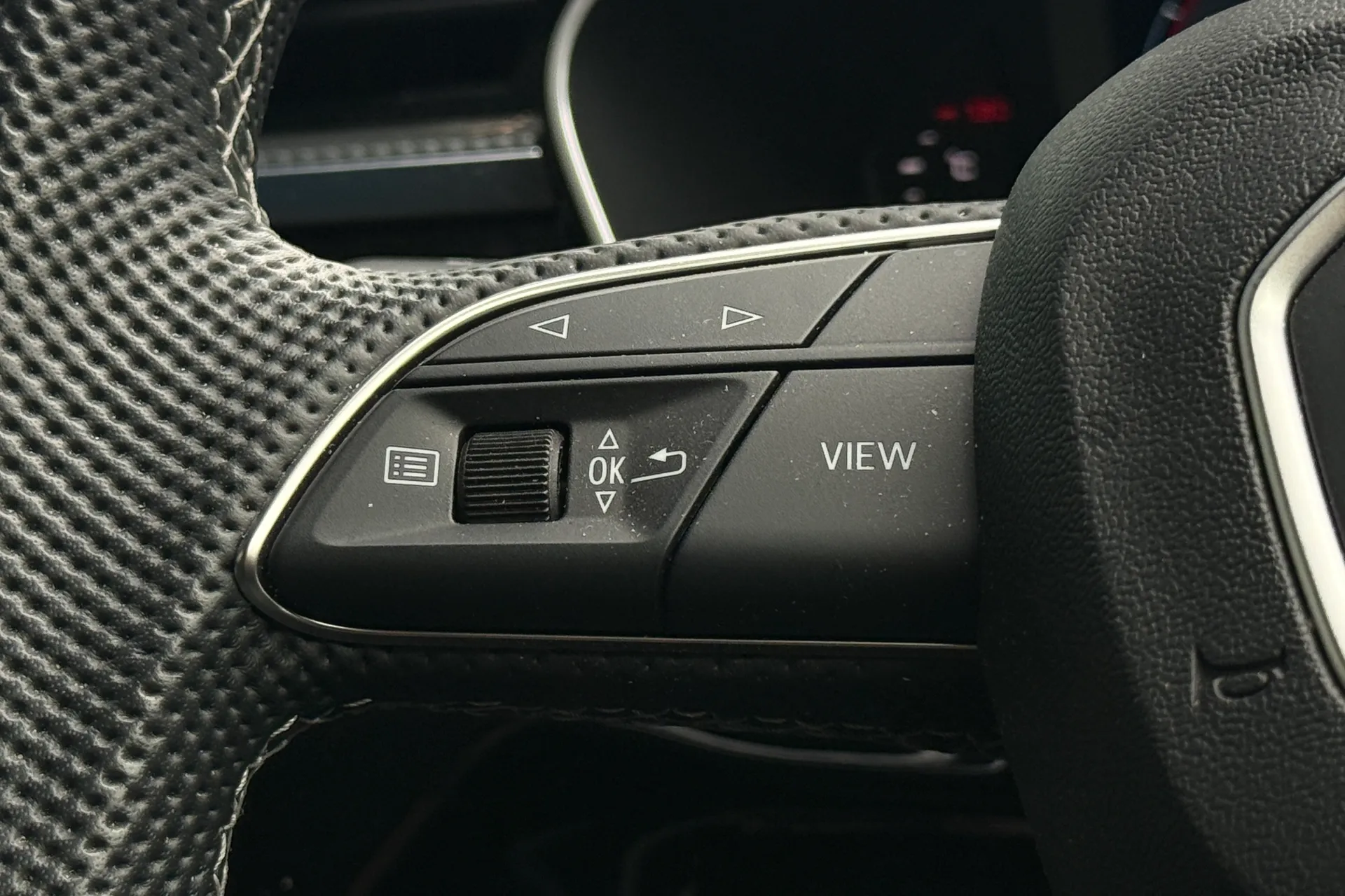 Audi Q3 thumbnail image number 11