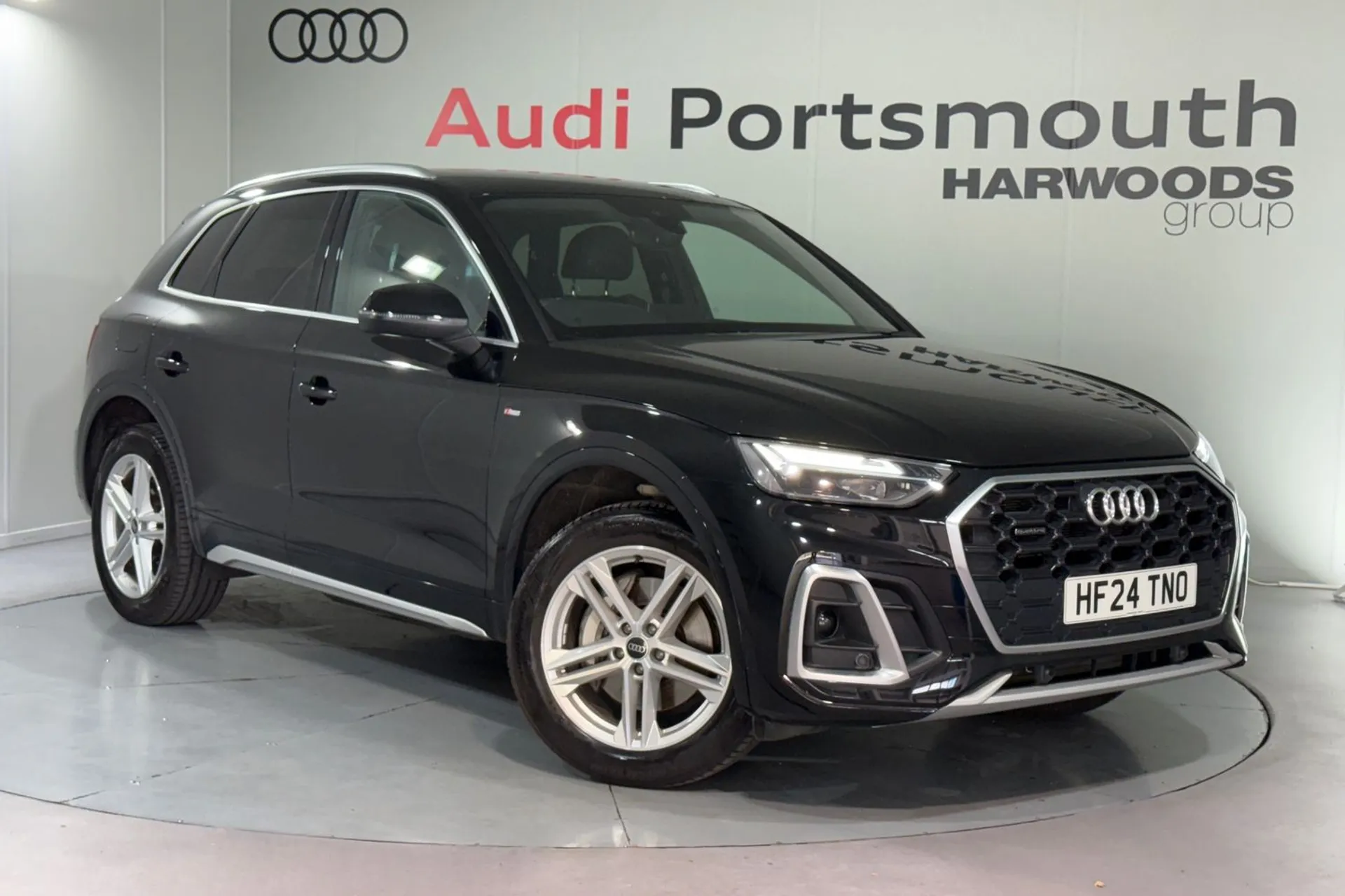 Audi Q5 focused image