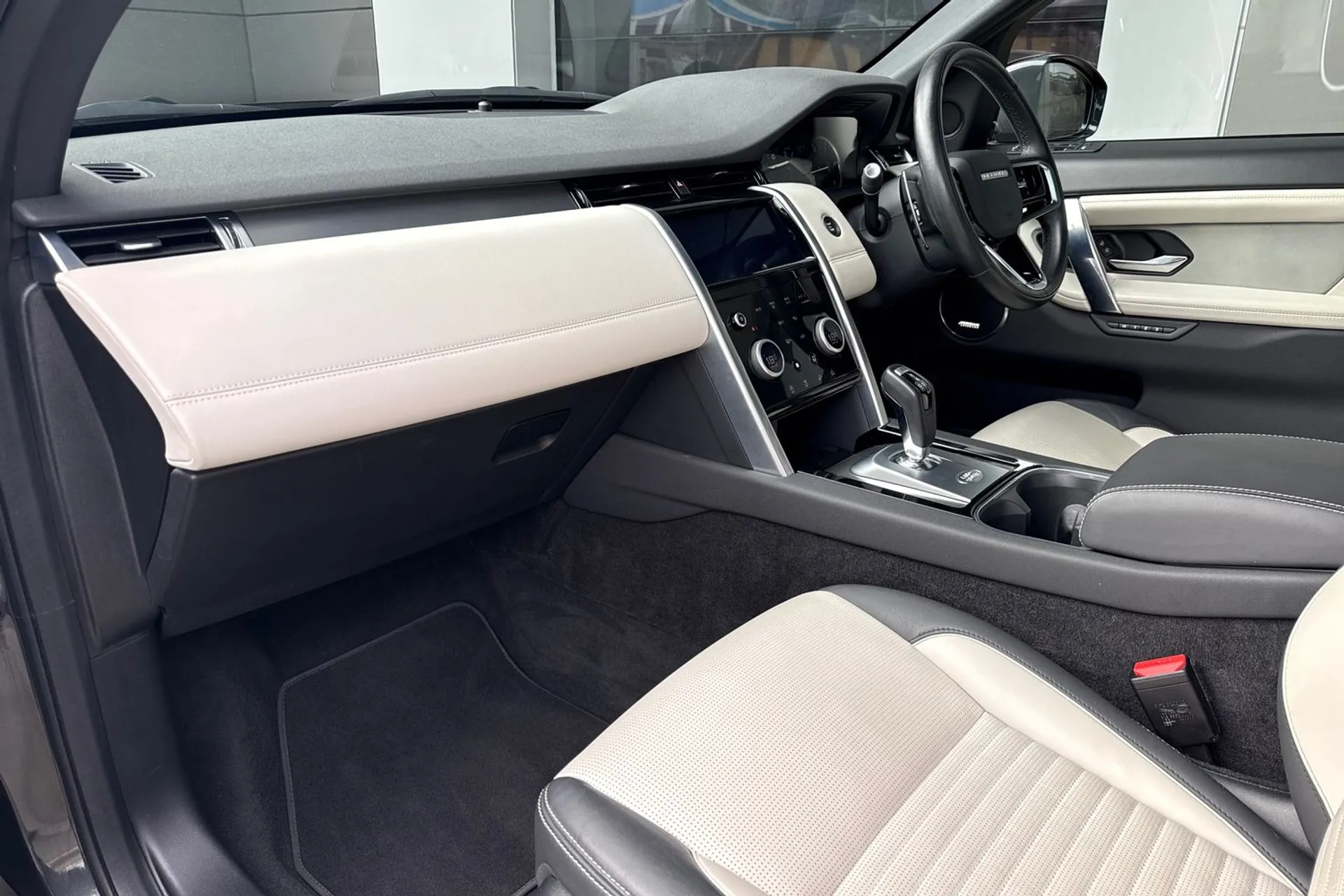 LAND ROVER DISCOVERY SPORT thumbnail image number 35